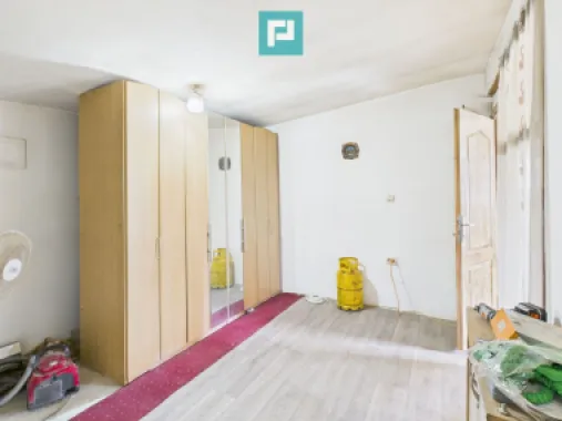 Casuță cu priveliște panoramică spre Cetatea Șiria