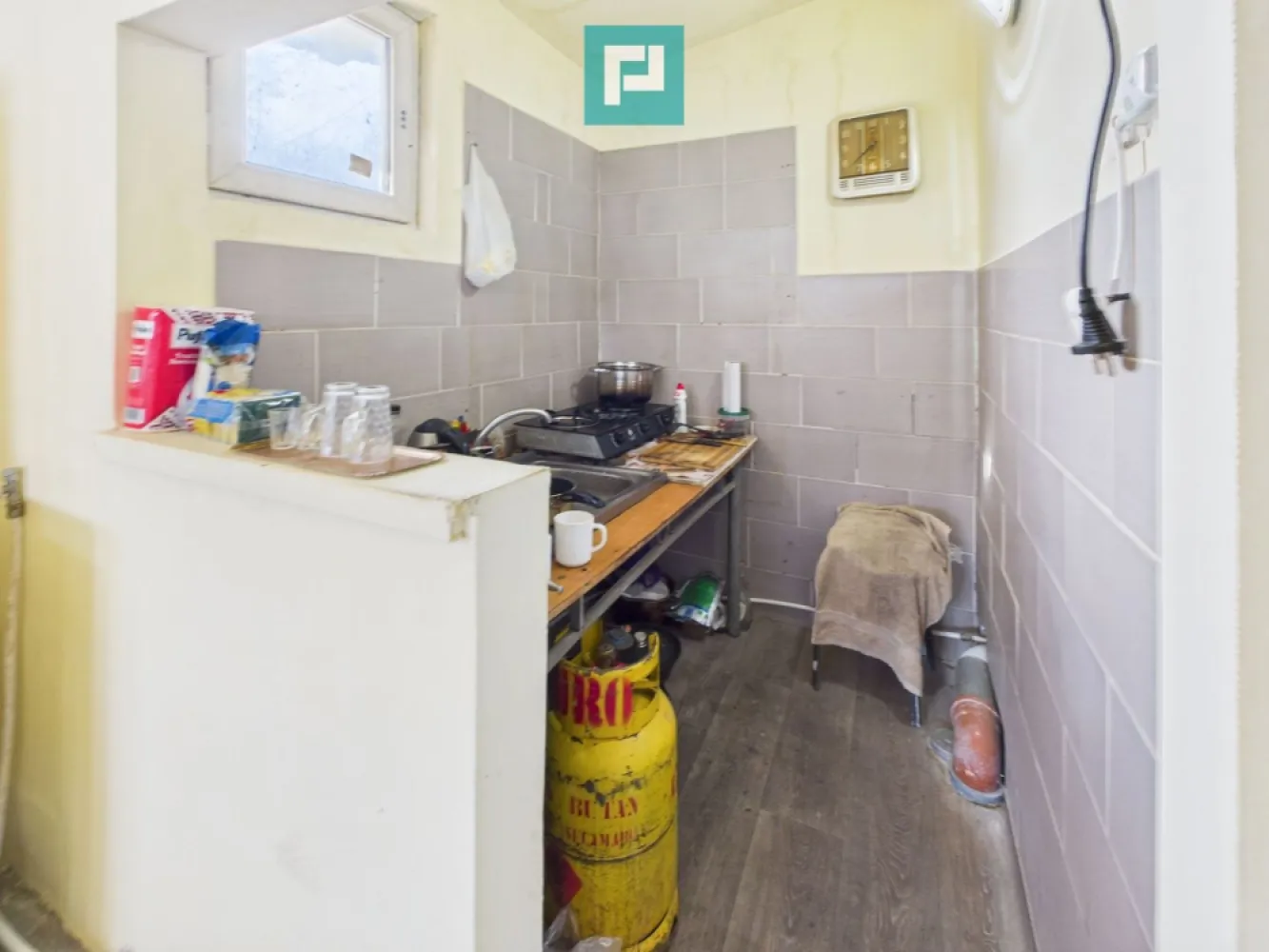 Casuță cu priveliște panoramică spre Cetatea Șiria