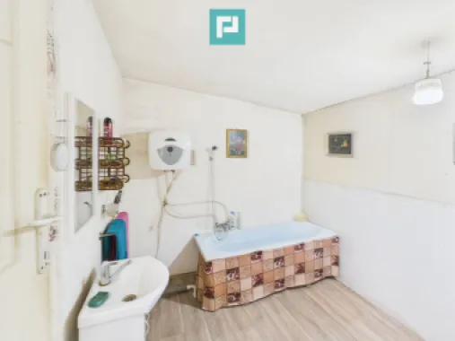 Casuță cu priveliște panoramică spre Cetatea Șiria