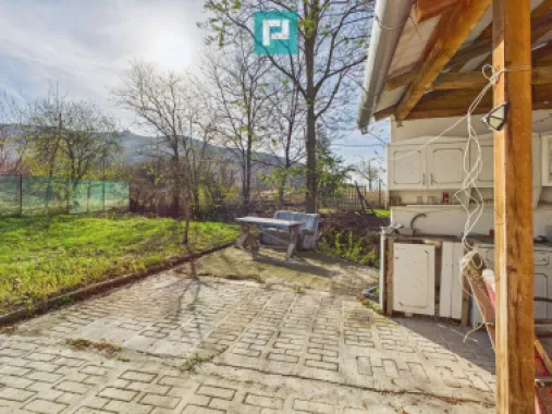 Casuță cu priveliște panoramică spre Cetatea Șiria