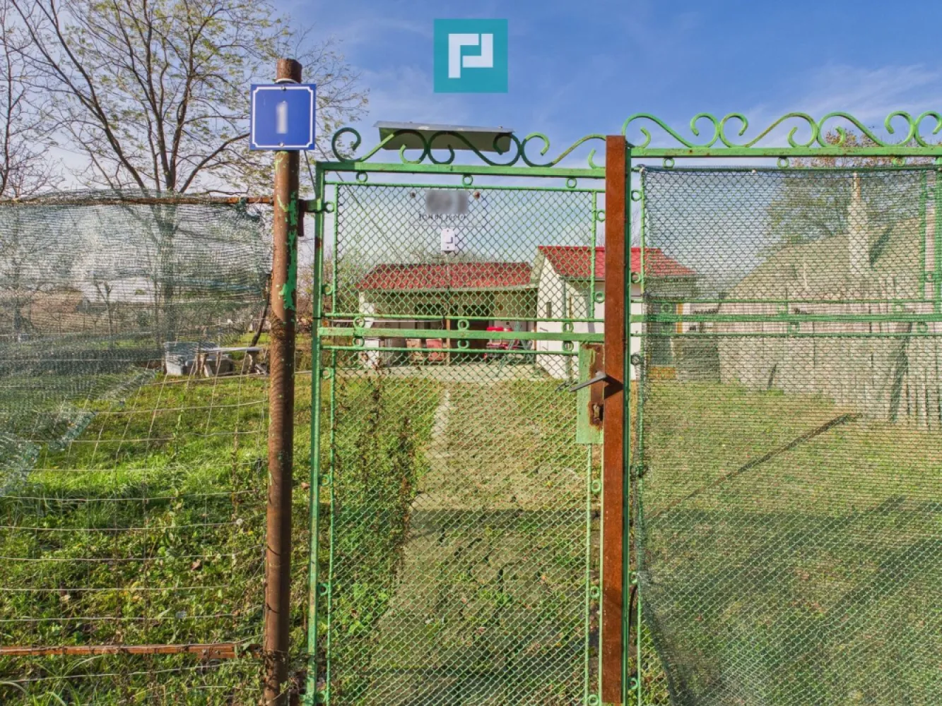 Casuță cu priveliște panoramică spre Cetatea Șiria