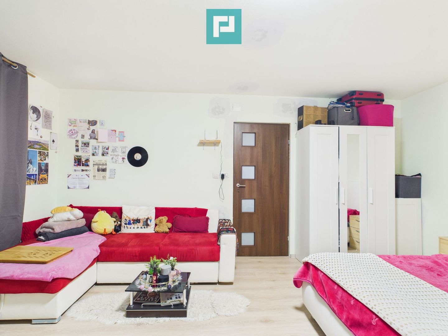 Casă complet renovată, teren 300mp, în Orțișoara