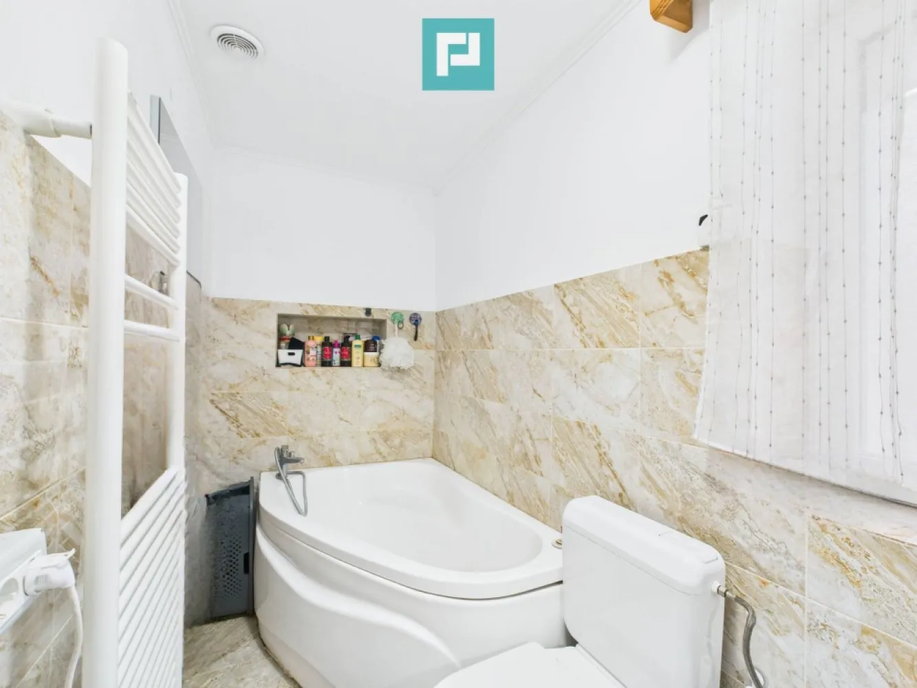 Casă complet renovată în Orțișoara.