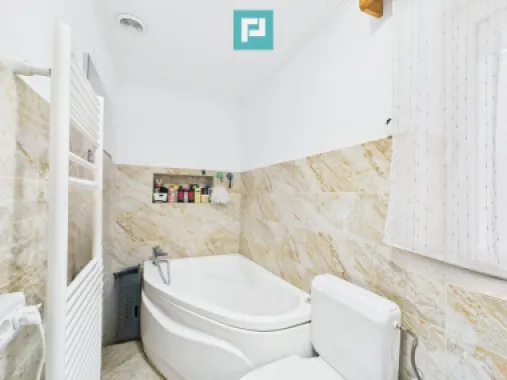 Casă complet renovată în Orțișoara.