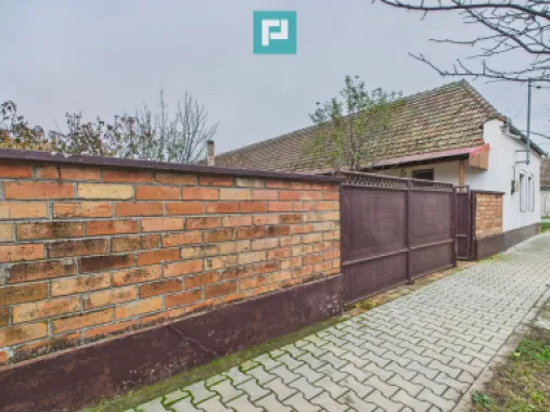 Casă complet renovată în Orțișoara.