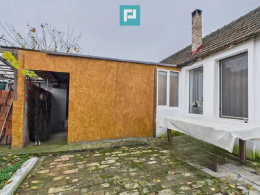 Casă complet renovată în Orțișoara.