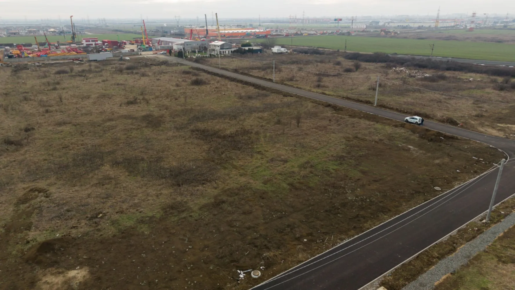 Teren intravilan de 605 mp în Vladimirescu - Teren intravilan de 605 mp în Vladimirescu PropertyLab vă propune spre vânzare un teren intravilan excelent poziționat, situat în Vladimirescu, pe Strada Berna, într-o zonă rezidențială apreciată, cu acces rapid către Arad. Cu o suprafață de 605 mp și front stradal de 17 ml, terenul oferă condiții ideale pentru construirea unei case individuale sau pentru o investiție sigură, într-o zonă cu dezvoltare constantă. Caracteristici: -605 mp teren intravilan -Front stradal generos – 17 ml -Acces direct din drum asfaltat -Utilități în zonă -Zonă cu case noi și potențial ridicat de creștere De ce să alegi acest teren: -Locație liniștită, dar foarte bine conectată la Arad -Parcelă ideală pentru proiect rezidențial modern -Investiție într-o zonă în continuă dezvoltare -Raport excelent între poziționare, suprafață și potențial Construiește acum sau investește inteligent într-o zonă cu viitor! Pentru informații suplimentare și programarea unei vizionări, va rog sa ma contactati: Andreea Covaci Consultant Imobiliar PropertyLab +40751479311 CP2812546 }}