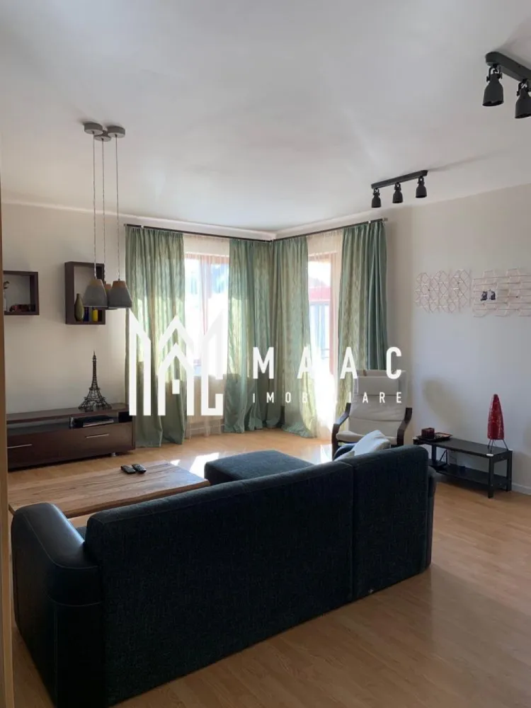 Apartament 3 Camere | Etaj 1 | 91 mpu | 2 parcari | Selimbar - MAAC Imobiliare va propune spre vanzare un apartament spatios si modern cu 3 camere, complet finisat si utilat, situat intr-una dintre cele mai cautate zone din Selimbar – zona Lidl, cu acces rapid catre Sibiu si toate punctele de interes necesare unui stil de viata confortabil. Detalii generale: Suprafata utila: 91 mp Suprafata totala (inclusiv balcon): 109 mp Etaj: 1 din 3 Compartimentare: Decomandat Confort: 1 An constructie: 2007 Stare: Foarte buna, gata de mutare Incalzire: Centrala termica proprie Izolatie exterioara: Vata minerala 12 cm – eficienta energetica ridicata Tamplarie: Lemn – durabilitate si aspect estetic placut Cheltuieli de intretinere: Foarte reduse Compartimentare eficienta: Living generos: ~30 mp Bucatarie inchisa: 12,45 mp Dormitor matrimonial: 13,96 mp Dormitor secundar: 12,09 mp 2 bai Hol spatios cu dressing Balcon generos: 18,63 mp Facilitati si avantaje: 2 locuri de parcare incluse in pret Bloc curat si bine intretinut Zona linistita, ideala pentru familie Apropiere de Lidl, scoli, farmacii, magazine si mijloace de transport Acces rapid catre orasul Sibiu Pentru mai multe detalii sau pentru programarea unei vizionari, va stam cu drag la dispozitie. MAAC Imobiliare – profesionalism, seriozitate si solutii imobiliare adaptate nevoilor dumneavoastra. ID: CP2858525. }}