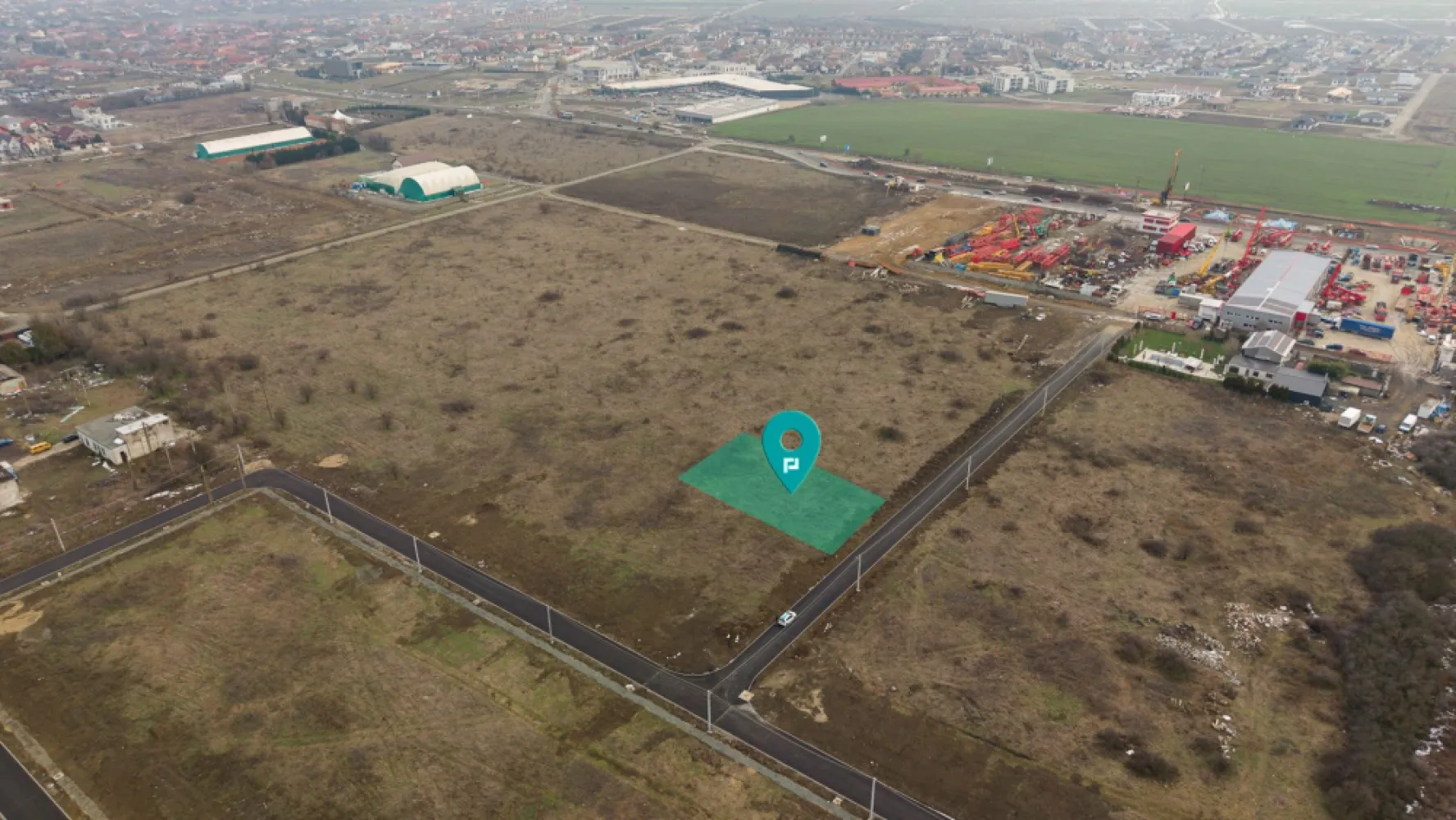 Teren intravilan de 606 mp în Vladimirescu - Teren intravilan de 606 mp în Vladimirescu PropertyLab vă propune spre vânzare un teren intravilan excelent poziționat, situat în Vladimirescu, pe Strada Berna, într-o zonă rezidențială apreciată, cu acces rapid către Arad. Cu o suprafață de 606 mp și front stradal de 17 ml, terenul oferă condiții ideale pentru construirea unei case individuale sau pentru o investiție sigură, într-o zonă cu dezvoltare constantă. Caracteristici: -606 mp teren intravilan -Front stradal generos – 17 ml -Acces direct din drum asfaltat -Utilități în zonă -Zonă cu case noi și potențial ridicat de creștere De ce să alegi acest teren: -Locație liniștită, dar foarte bine conectată la Arad -Parcelă ideală pentru proiect rezidențial modern -Investiție într-o zonă în continuă dezvoltare -Raport excelent între poziționare, suprafață și potențial Construiește acum sau investește inteligent într-o zonă cu viitor! Pentru informații suplimentare și programarea unei vizionări va rog sa ma contactati: Andreea Covaci Consultant Imobiliar PropertyLab +40751479311 CP2812535 }}