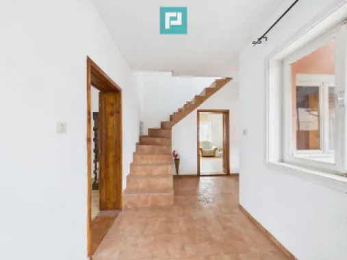 Casă modernă P+1, cu magazin, lângă orașul Sebiș