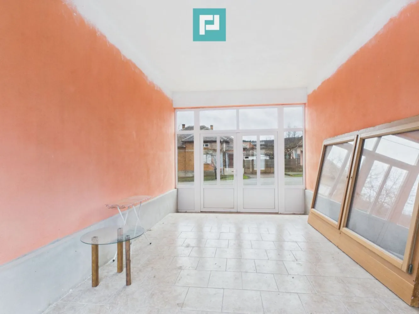 Casă modernă P+1, cu magazin, lângă orașul Sebiș