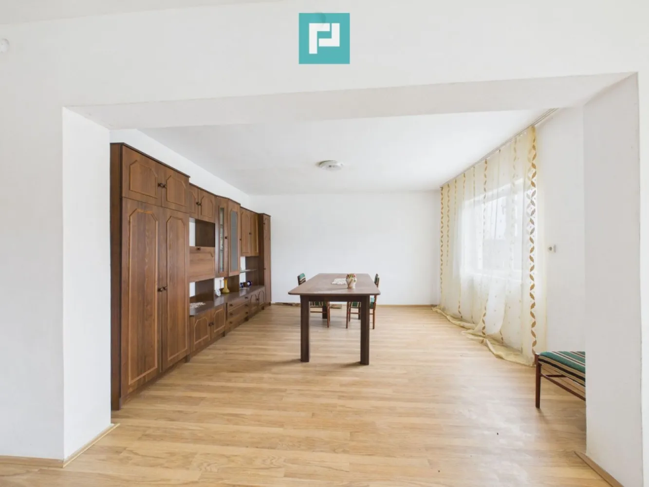 Casă modernă P+1, cu magazin, lângă orașul Sebiș