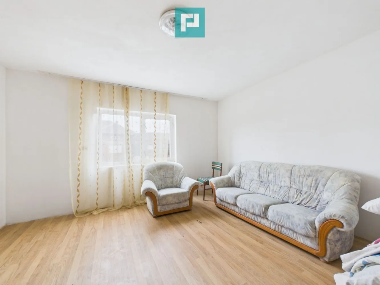 Casă modernă P+1, cu magazin, lângă orașul Sebiș