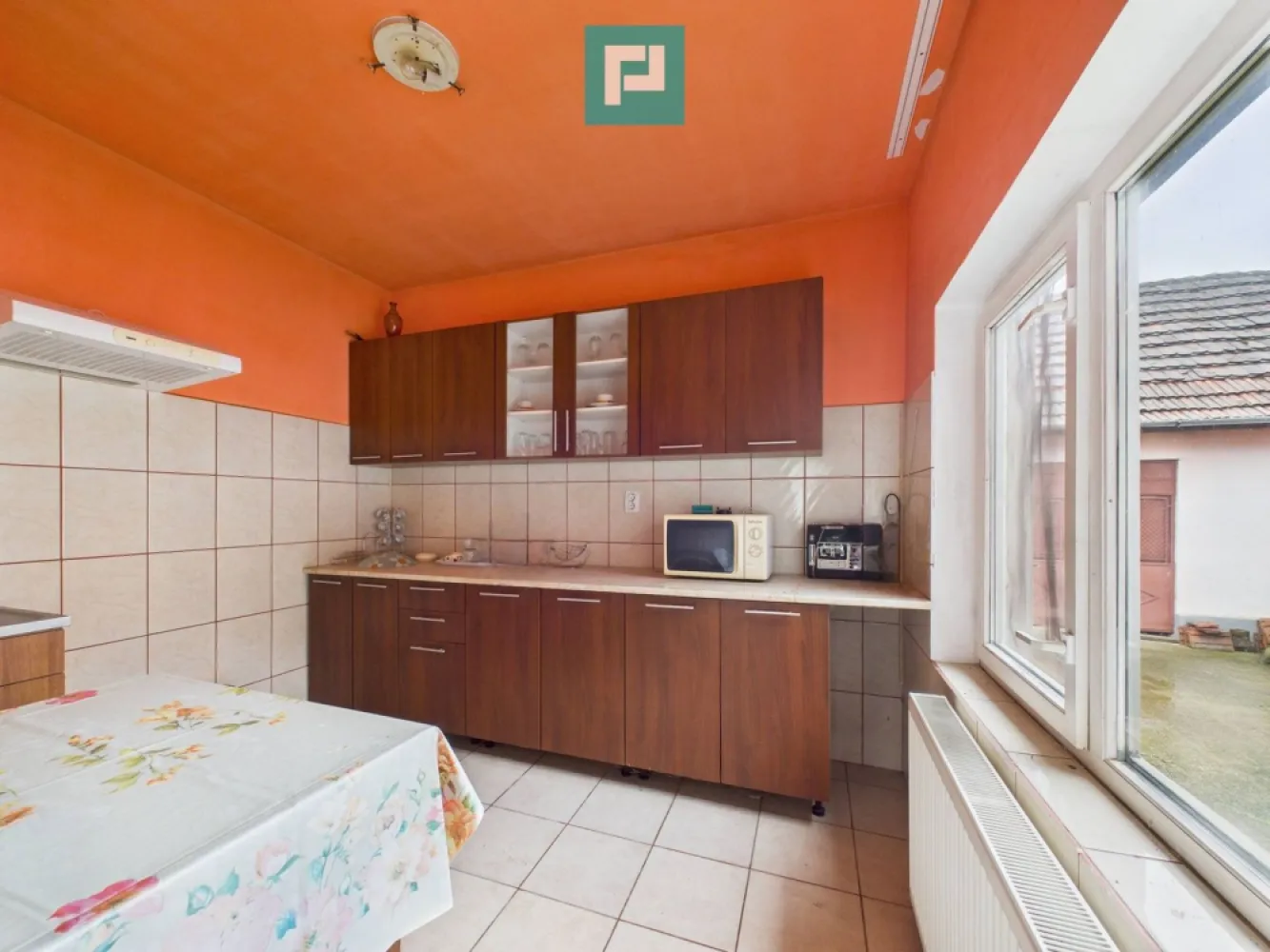 Casă modernă P+1, cu magazin, lângă orașul Sebiș