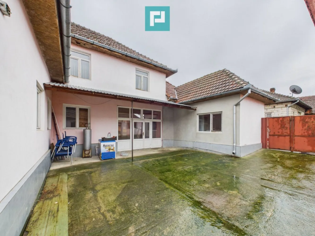 Casă modernă P+1, cu magazin, lângă orașul Sebiș