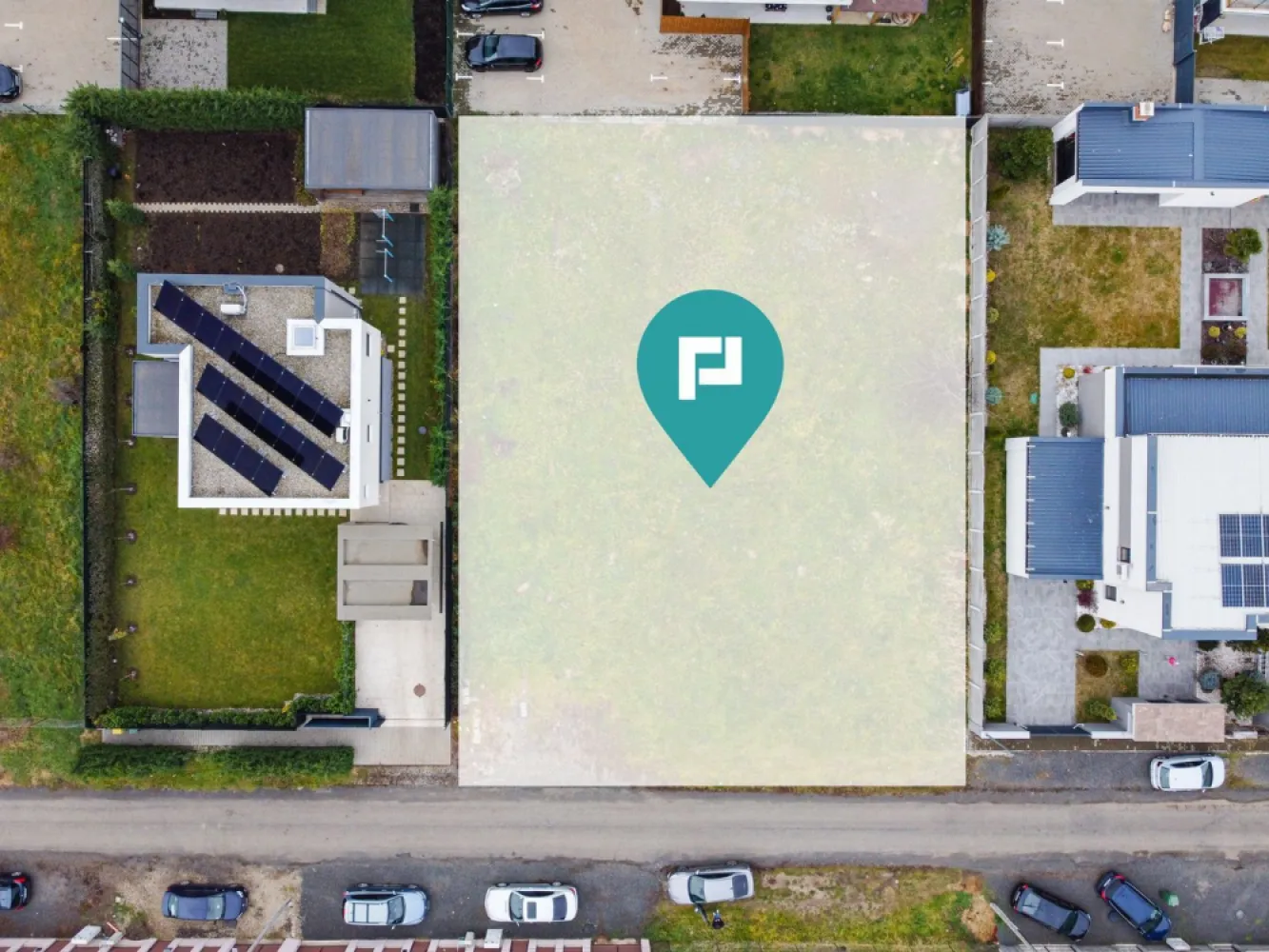 Teren comercial de 941mp, Dumbrăvița - Acest teren intravilan este amplasat într-o zonă de top, ideală pentru diverse proiecte de dezvoltare urbană. Certificatul de urbanism existent permite multiple destinații: Comercial: Spații pentru comerț, sedii de firmă, birouri Instituțional: Grădinițe, centre educaționale, instituții publice Alimentație publică: Restaurante, cafenele Cultural: Spații pentru evenimente și activități artistice Regim de înălțime admis: P+2E Suprafață: 941 mp Front stradal generos: 28,50 m Toate utilitățile disponibile:apă, gaz, curent electric, drum asfaltat Zona este complet dezvoltată, cu o infrastructură modernă și cu vecinătăți construite, ceea ce asigură un cadru atractiv pentru orice tip de investiție. De ce să alegi acest teren? Localizare excelentă:Acces rapid la puncte de interes Versatilitate:Potrivit pentru proiecte variate, de la rezidențial la comercial Utilități complete: Gata pentru construcție Public țintă: Dezvoltatori imobiliari, investitori, antreprenori sau familii care doresc să construiască într-o zonă de prestigiu. Contactează-mă acum pentru detalii sau pentru a programa o vizionare! Dina Driment – Consultant Imobiliar Property Lab telefon : 0721 869 140 e-mail : dina.driment@propertylab.ro CP2786121 }}