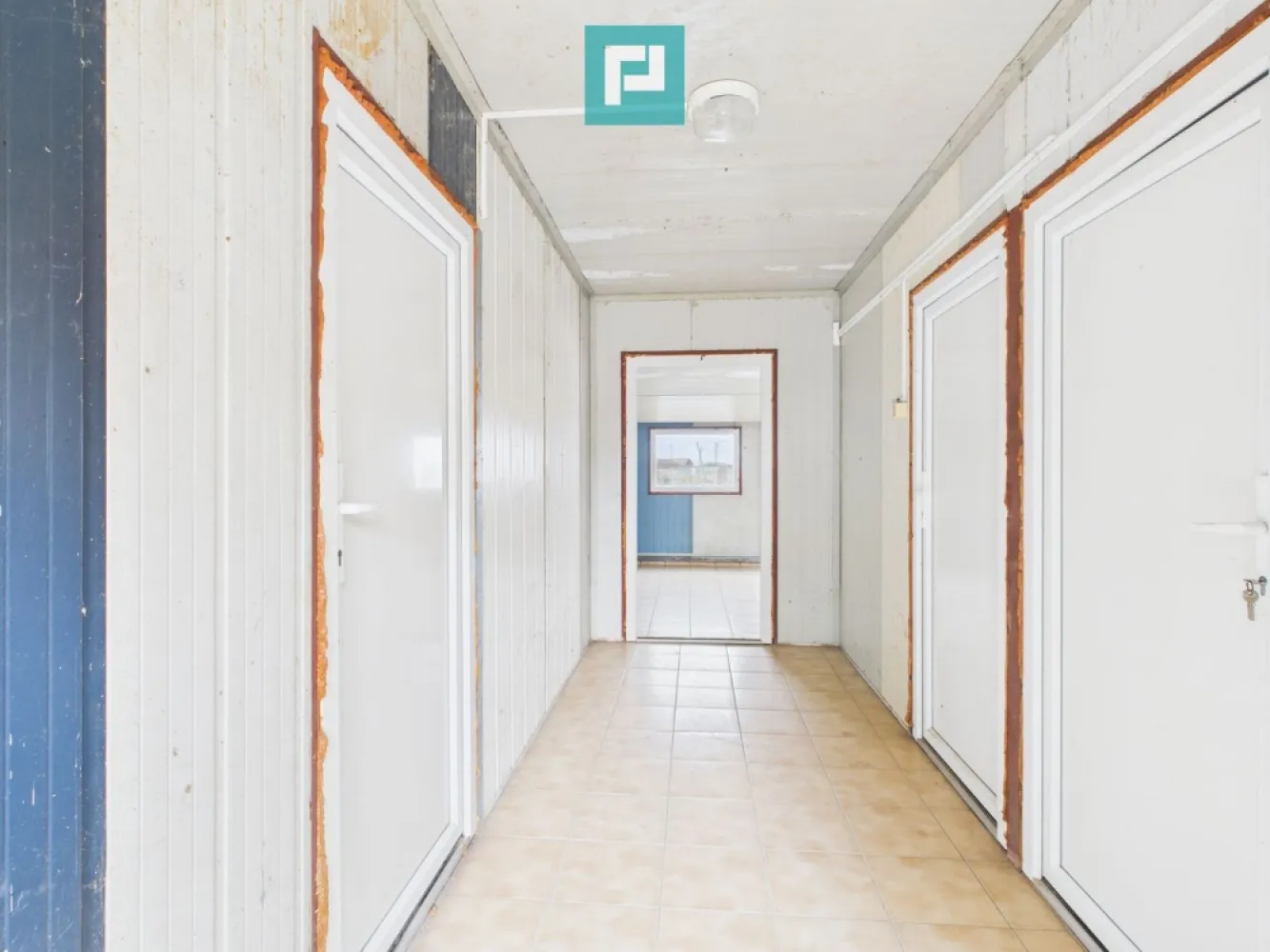 Hală pentru producție / fermă zootehnică - Variaș - OPORTUNITATE RARĂ – Hală multifuncțională în Variaș, județul Timiș! Ideală pentru producție sau fermă zootehnică Ești în căutarea unui spațiu generos, pregătit pentru afacerea ta? Avem soluția perfectă! Property Lab vă propune spre vânzare o proprietate versatilă, ideală pentru activități industriale sau agricole, situată în localitatea Variaș, județul Timiș. Suprafață teren: 3.200 mp Suprafață construită hală: 88 m x 8 m Înălțime: între 2,25 și 4,25 m Compartimentare: - Corp 1: 35,5 m x 8 m - Corp 2: 37,5 m x 8 m - Cameră tehnică/magazie - Clădire birouri (8x8 m): hol, 2 băi, birou, magazie, 2 vestiare Dotări și utilități: - Curent trifazic (380V) - Foraj propriu (adâncime 63 m) - Canalizare cu fosa septică (30 mc) - Acces direct la drum - Posibilitate racordare la gaz, telefonie, cablu TV, internet Structură și materiale: - Fundație solidă din granit - Pereți din cărămidă - Acoperiș nou: structură de lemn + panouri sandwich (8 cm) Utilizare versatilă: - Activități industriale diverse - Spații de producție - Spații de depozitare / logistică - Ferme zootehnice (porci, păsări, bovine, ovine) Capacități orientative: - Porci: 3.000 capete/an - Găini ouătoare: până la 25.000 capete - Pui de carne: până la 75.000 capete/an Totul este pregătit! Trebuie doar să începi. Pentru mai multe detalii și pentru programarea unei vizionări, vă stau la dispoziție – nu ezitați să mă contactați Dina Driment - consultant imobiliar Property Lab - 0721869140 e-mail: dina.driment@propertylab.ro CP2769635 }}