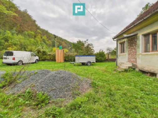 Casă cu teren generos Vărădia de Mureș - Stejar