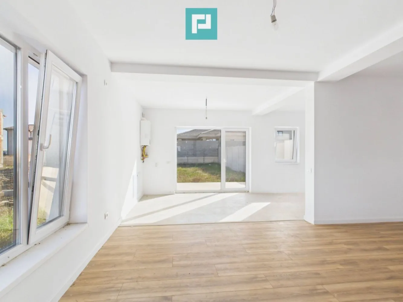 Duplex în stil scandinav -Giarmata lângă Timișoara - Locuință tip duplex în stil scandinav – Giarmata, zonă nouă! Este situat într-un mic cartier de doar 10 case alipite, într-o zonă nouă și liniștită din Giarmata , unde se ridică un complex exclusivist de 10 locuințe în stil scandinav in plina dezvoltare, un loc gândit pentru familii care pun preț pe calitate, spațiu și bun gust, iar casa îmbină confortul modern cu intimitatea unui cartier prietenos, cu acces rapid la autostradă și la principalele puncte de interes din Timișoara. Fiecare locuință este construită integral din cărămidă, având o suprafață utilă de 105 mp și un teren generos de 351 mp, cu locuri de parcare amenajate în fața casei. Compartimentare gândită pentru confortul familiei tale: Living înălțat și luminos, cu acces direct pe terasă ( 18 mp ) – locul perfect pentru cafeaua de dimineață sau serile în familie Bucătărie open-space, modernă și funcțională Baie de serviciu la parter La etaj – 3 dormitoare spațioase, dintre care unul cu balcon propriu, și o baie cu cadă, pentru momentele tale de relaxare Calitate în fiecare detaliu: Construcție din cărămidă, cu izolație termică de 15 cm Tâmplărie Salamander cu sticlă triplă Zid dublu + izolație fonică între unități Încălzire în pardoseală, cu termostat individual în fiecare cameră Acoperiș din tablă de calitate Utilități complete: apă, gaz, curent, canalizare (fosă septică ecologică individuală) Stil nordic, confort total, liniște și accesibilitate! Locuințele sunt construite cu atenție la detalii și materiale de calitate, oferind confort termic, acustic și un design contemporan, perfect pentru o familie modernă. Consultant imobiliar : Laurentiu Caraman Telefon : 0721824896 Email : laurentiu.caraman@propertylab.ro CP 2767406 }}