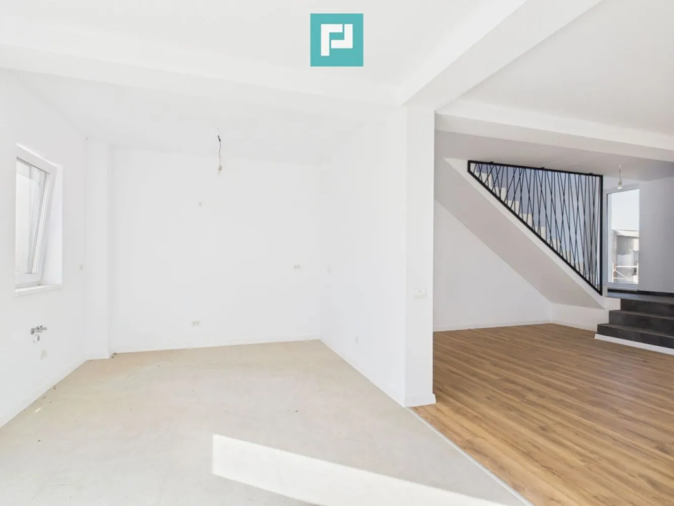 Duplex în stil scandinav -Giarmata lângă Timișoara - Locuință tip duplex în stil scandinav – Giarmata, zonă nouă! Este situat într-un mic cartier de doar 10 case alipite, într-o zonă nouă și liniștită din Giarmata , unde se ridică un complex exclusivist de 10 locuințe în stil scandinav in plina dezvoltare, un loc gândit pentru familii care pun preț pe calitate, spațiu și bun gust, iar casa îmbină confortul modern cu intimitatea unui cartier prietenos, cu acces rapid la autostradă și la principalele puncte de interes din Timișoara. Fiecare locuință este construită integral din cărămidă, având o suprafață utilă de 105 mp și un teren generos de 351 mp, cu locuri de parcare amenajate în fața casei. Compartimentare gândită pentru confortul familiei tale: Living înălțat și luminos, cu acces direct pe terasă ( 18 mp ) – locul perfect pentru cafeaua de dimineață sau serile în familie Bucătărie open-space, modernă și funcțională Baie de serviciu la parter La etaj – 3 dormitoare spațioase, dintre care unul cu balcon propriu, și o baie cu cadă, pentru momentele tale de relaxare Calitate în fiecare detaliu: Construcție din cărămidă, cu izolație termică de 15 cm Tâmplărie Salamander cu sticlă triplă Zid dublu + izolație fonică între unități Încălzire în pardoseală, cu termostat individual în fiecare cameră Acoperiș din tablă de calitate Utilități complete: apă, gaz, curent, canalizare (fosă septică ecologică individuală) Stil nordic, confort total, liniște și accesibilitate! Locuințele sunt construite cu atenție la detalii și materiale de calitate, oferind confort termic, acustic și un design contemporan, perfect pentru o familie modernă. Consultant imobiliar : Laurentiu Caraman Telefon : 0721824896 Email : laurentiu.caraman@propertylab.ro CP 2767406 }}