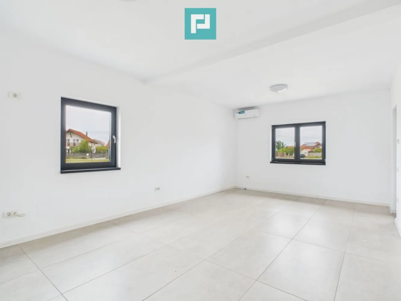 Apartament cu 2 camere – Moșnița Veche - Te invităm să descoperi un apartament cochet și modern, aflat într-o zonă excelentă din Moșnița Veche – în imediata apropiere de Lidl (Drumul Boilor), într-un ansamblu rezidențial nou, ideal pentru locuit sau investiție. Detalii principale: - Suprafață utilă: 62.4 mp - Balcon generos de 7 mp, perfect pentru relaxare, mic dejun sau spațiu verde - Etaj: parter din 3, într-un bloc cu regim de înălțime redus - Compartimentare eficientă: living cu bucătărie open-space, dormitor luminos, baie spațioasă și dressing - Dotări moderne: centrală termică proprie, videointerfon, finisaje atent alese Construcție nouă, calitate superioară, spații bine gândite pentru confort zilnic. Prețul afișat include TVA pentru persoane juridice. Pentru persoane fizice, TVA se aplică conform reglementărilor fiscale. Avantaje locație: - Acces rapid către Timișoara - La câțiva pași de supermarket, stații, cafenele și alte facilități - Zonă liniștită, dar cu dezvoltare intensă și infrastructură nouă Ideal pentru: - Cupluri sau persoane singure care doresc un cămin modern, cu întreținere - Familii la început de drum - Investitori care caută o proprietate ușor de închiriat, într-o zonă dorită Pentru vizionare și detalii suplimentare: Daniela Ianc – PropertyLab Tel 0722 375 289 daniela.ianc@propertylab.ro Un apartament care te convinge de la prima vizionare! CP 2757886 }}