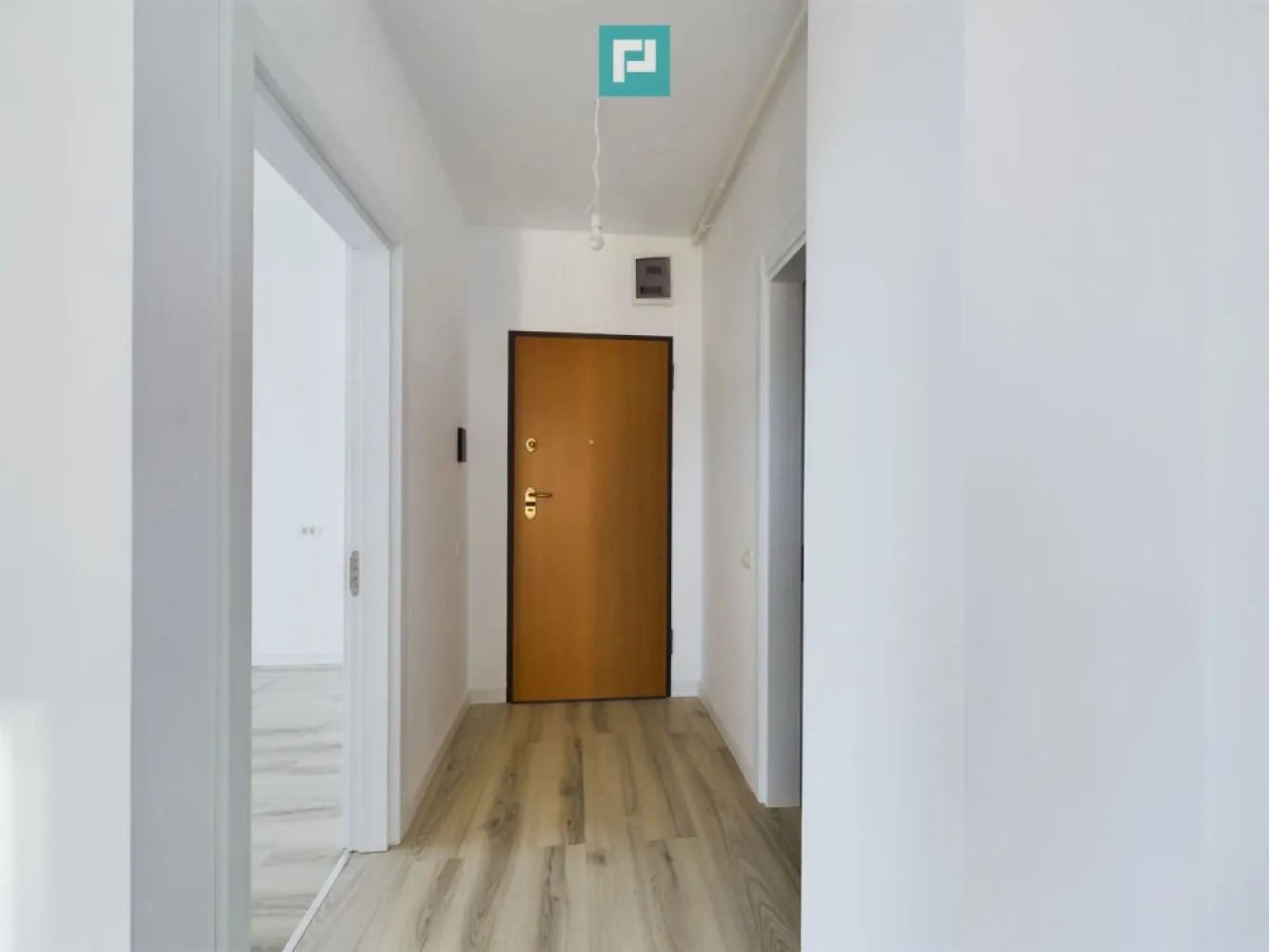 Apartament spațios cu 2 camere în Torontalului - Un apartament nou, modern și gata de mutat! Acest apartament spațios cu 2 camere este situat într-un bloc nou, finalizat în 2024, în zona Torontalului, una dintre cele mai căutate din Timișoara. ~ Dotări și beneficii: • Finisaje premium: parchet, uși celulare, ferestre PVC cu geam tripan • Încălzire prin pardoseală și centrală de bloc pentru un confort optim • Balcon, perfect pentru momente de relaxare • Aer condiționat pentru zilele călduroase • Lift modern și acces facil pentru persoane cu dizabilități • Siguranță: interfon și acces auto cu telecomandă • Utilități complete: apă, canalizare, electricitate, internet • Loc de joacă pentru copii și alei asfaltate cu iluminat public • Acces rapid la mijloacele de transport în comun și zone verzi. Oferim consultanță gratuită pentru obținerea celui mai avantajos credit! Contactați-ne pentru o vizionare! Daniela Ianc- Consultant Imobiliar PropertyLab Timișoara Telefon: 0722375289 Mail: daniela.ianc@propertylab.ro Cod Proprietate: 2756438 }}