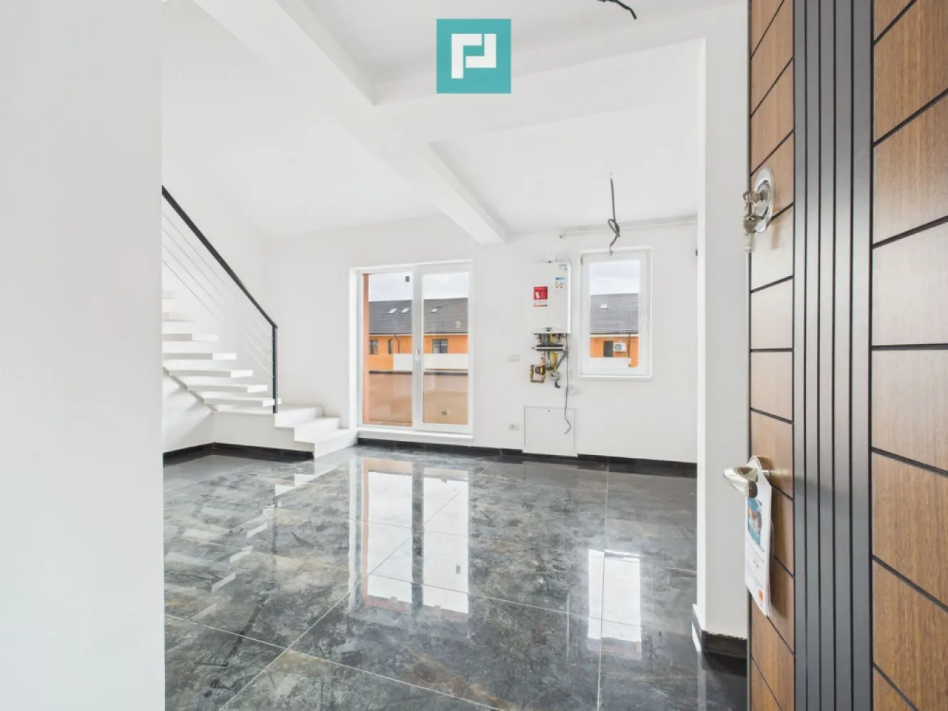 Penthouse 3 camere | Spațios | Giroc - Zona Lidl - Penthouse modern cu 3 camere | Giroc – Zona Lidl Acest penthouse îmbină eleganța și funcționalitatea într-un spațiu perfect pentru un stil de viață modern. Proprietatea se adresează atât celor care caută o locuință permanentă într-o zonă liniștită, cât și investitorilor interesați de o achiziție sigură și profitabilă. ~ Detalii generale: • Suprafață utilă: 82 mp + balcon • Loc de parcare inclus în preț ~ Compartimentare și design: • 2 dormitoare spațioase • Living generos și luminos • 2 băi moderne, cu finisaje de calitate • Terasă generoasă, ideală pentru relaxare în aer liber • Scară interioară elegantă, cu acces către etajul superior ~ Avantaje ale locației: • Zona Lidl – Giroc, cu acces rapid la principalele artere de circulație • Aproape de supermarketuri, farmacii, cafenele și alte facilități comerciale • Cartier rezidențial liniștit, bine conectat la infrastructura locală ~ Beneficii suplimentare: • Apartament finalizat – disponibil pentru mutare imediată • Consultanță gratuită pentru obținerea celui mai avantajos credit • Potrivit pentru locuire permanentă sau investiție pe termen lung Contact: Marian Dobre – Consultant Imobiliar PropertyLab Timișoara Telefon: 0773 700 389 E-mail: marian.dobre@propertylab.ro Cod Proprietate: 2742754 }}