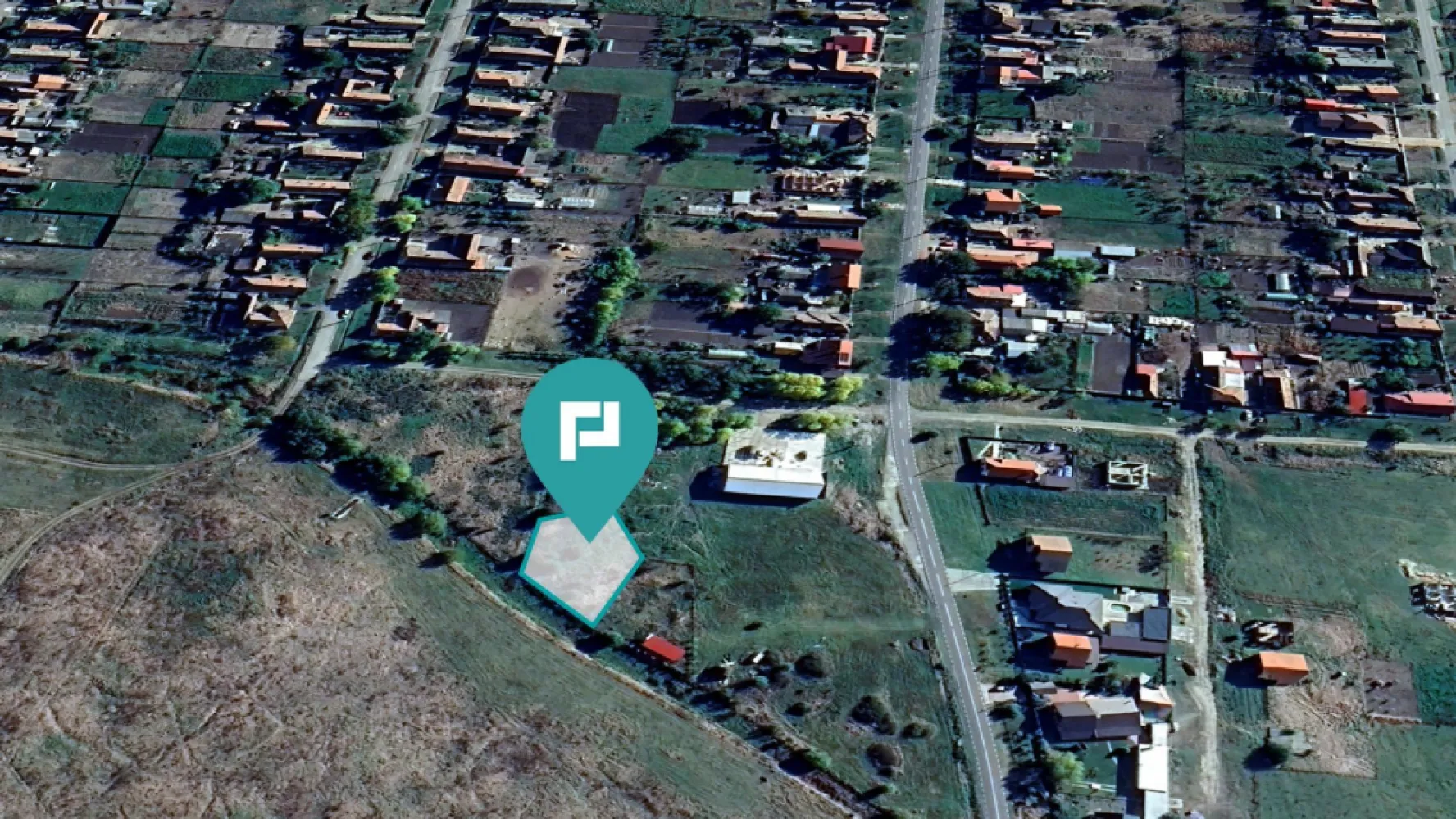 Teren intravilan la Variaș - 40 km de Timișoara - Teren intravilan de 712 mp de vânzare în Variaș – ideal pentru locuință, afaceri sau investiție! Property Lab vă propune un teren excelent situat în Variaș, județul Timiș, cu o suprafață de 712 mp, poziționat aproape de drumul principal , într-o zonă liniștită, perfectă pentru construcția unei case sau pentru investiție. Caracteristici: - Suprafață: 712 mp - Regim: intravilan, curți-construcții - Zonă rezidențială în dezvoltare - Toate utilitățile (apă, canal, curent, gaz) in vecinătate - Acces facil la drumul asfaltat Avantaje: - Locație liniștită, dar bine conectată - Teren drept – ideal pentru construcție - Investiție sigură într-o zonă cu potențial de creștere Pentru mai multe detalii și vizionare: Dina Driment – Property Lab telefon: 0721 869 140 e-mail: dina.driment@propertylab.ro CP2706083 }}