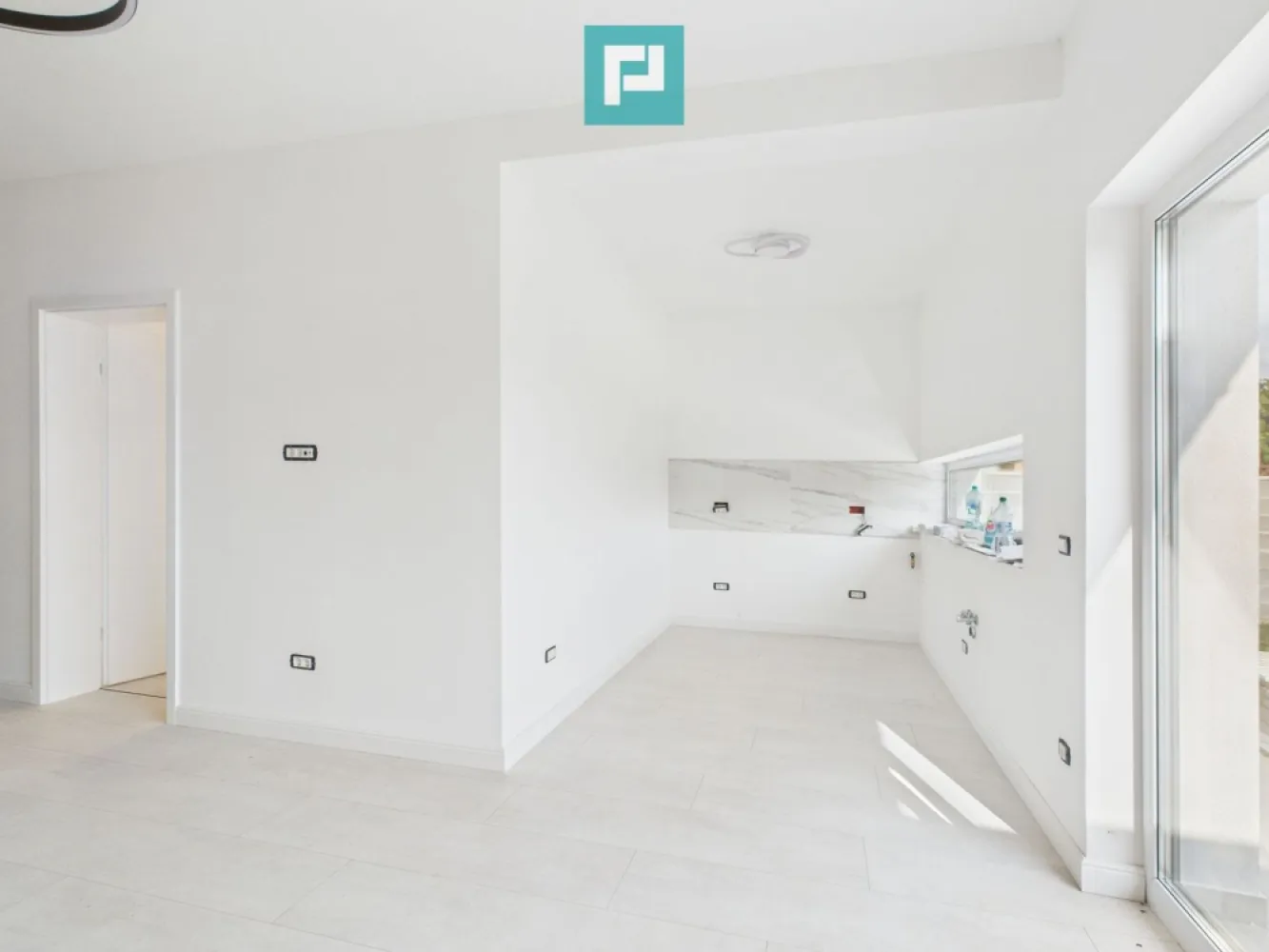 Duplex modern la Giarmata Vii - Locuința potrivită pentru un stil de viață echilibrat – la doar câțiva pași de Timișoara Property Lab îți propune o proprietate cochetă, construită cu grijă și atenție la detalii, într-o zonă în continuă dezvoltare, la doar câteva minute de Timișoara . Detalii esențiale: - Suprafață utilă: 85 mp - Teren: 300 mp - Compartimentare optimă: * 3 dormitoare * 2 băi moderne * Living luminos * Bucătărie practică * Cămară utilă * Terasă perfectă pentru relaxare Avantaje și dotări: - Fiecare cameră are control individual al temperaturii - Materiale premium și finisaje atent alese - Conectat la toate utilitățile (apă, canalizare, gaz, electricitate) - Acces facil pe drum asfaltat - Transport public RATT în apropiere Această proprietate îmbină armonios liniștea unei comunități retrase cu avantajele accesului rapid către centrul orașului. Este ideală pentru familii tinere sau pentru cei care vor mai mult confort într-un spațiu eficient. Programează o vizionare chiar acum: Dina Driment – Property Lab 0721 869 140 dina.driment@propertylab.ro CP2701922 }}