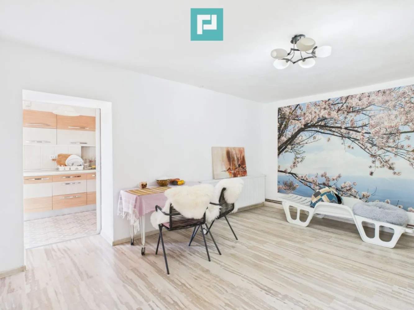 Casă 4 camere centru Vinga - Property Lab Arad vă propune o casă situată pe strada principală din Vinga, per un teren de 1170 mp, cu front stradal de peste 15 m. Casa a fost construită în 1981 dar au fost făcute modernizări ulterioare şi este în stare foarte bună. Suprafaţa utilă a casei este de 100 mp şi este formată din 4 camere, bucătărie, cămară alimente, baie, cameră tehnică cu C.T. pe gaz şi o pivniţă. Este realizată din cărămidă şi (o parte) din văiugă. Şarpanta este din lemn iar învelitoarea din ţiglă. Ferestrele exterioare sunt tradiţionale, duble, din lemn iar ferestrele interioare şi uşile din PVC. Pardoselile sunt din parchet laminat şi gresie iar pereţii sunt finisaţi cu vopsea lavabilă şi faianţă. Casa este racordată la reţelele de curent, apă şi gaz metan iar canalizarea este la pristerul din curte. Încălzirea este asigurată prin centrala tehnică pe gaz şi calorifere din oţel racordate cu ţevi din cupru. Este mobilată şi utilată cu plită şi cuptor pe gaz, frigider, combină frigorifică, maşină de spălat rufe. În curte, pe lângă o platformă betonată pentru parcarea un autoturism, beneficiaţi de un spaţiu cu iarbă şi flori, un nuc imens, un balansoar din lemn dar şi de o terasă acoperită, cu măsuţă şi fotolii de grădină, pentru odihnă şi recreere. În spatele curţii aveţi o grădină generoasă de 586 mp cu pomi fructiferi şi grădină de zarzavaturi. Dacă vă doriţi o casă într-o zonă rurală liniştită, cu aer curat dar la doar 20 km de Arad, locuibilă imediat, nu ezitaţi să ne contactaţi. Victor Nedelcu – Consultant imobiliar Property Lab Tel: +40 744 772 772 – E.mail: victor.nedelcu@propertylab.ro sau Radu Mitran – Consultant imobiliar Property Lab Tel: +40 751 621 035 – E.mail: radu.mitran@propertylab.ro CP2658349 }}