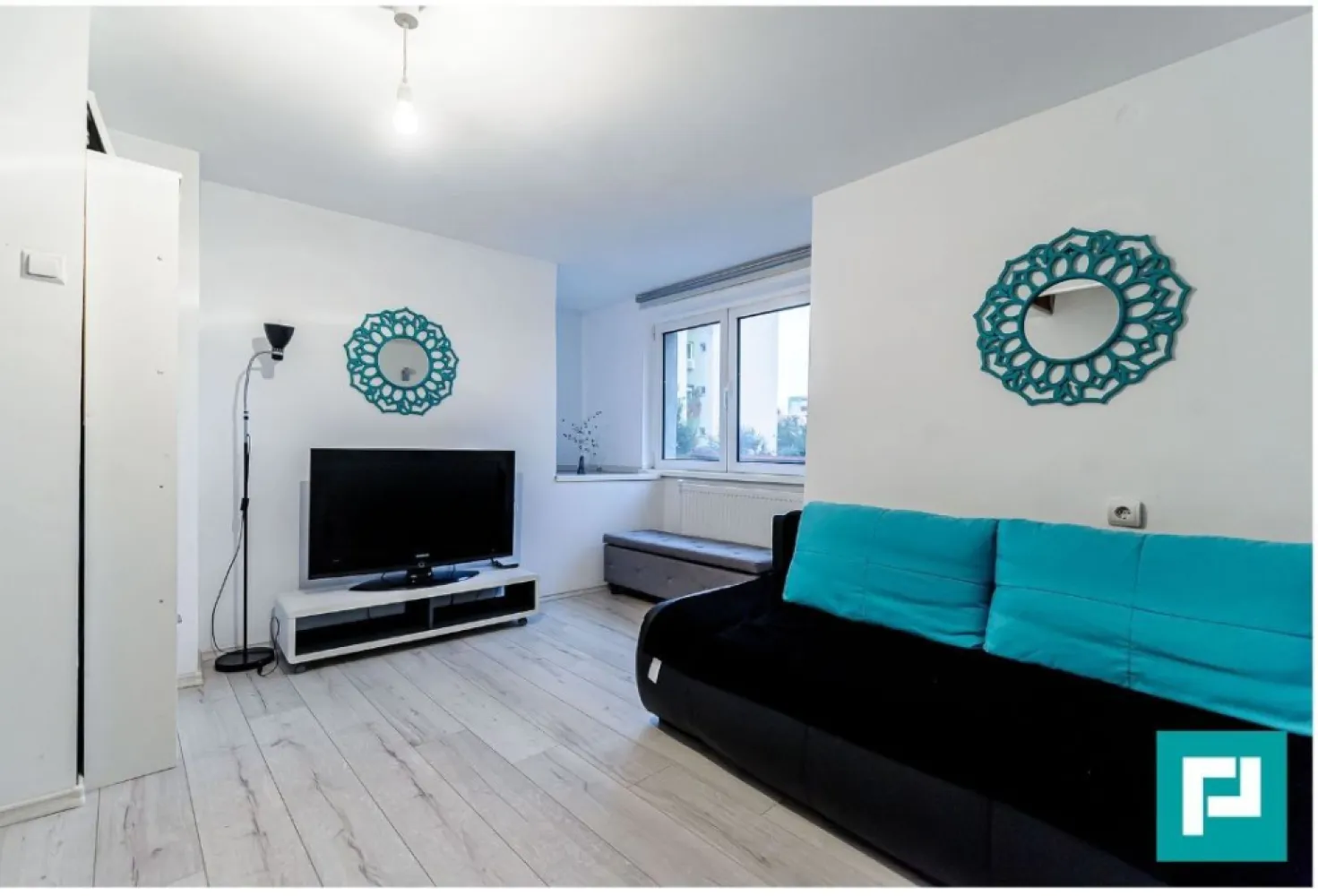 Proprietate cu 5 camere Aurel Vlaicu - Vă propun spre vânzare o casă deosebită cu 5 camere în cartierul Aurel Vlaicu din Arad! Locație: Cartier Aurel Vlaicu – zonă liniștită, ideală pentru familii, cu acces facil la mijloace de transport, magazine, școli, grădinițe, supermarketuri și parcuri. Descriere proprietate: Vă prezint o casă elegantă, pe două niveluri, perfectă pentru cei care caută confort, spațiu și intimitate. Imobilul este complet mobilat și utilat – totul este gata pentru mutare! Compartimentare: 5 camere spațioase și luminoase Bucătărie complet echipată 2 băi moderne Spații de depozitare inteligente Holuri largi și bine organizate Terasă mică cu zonă barbeque Dotări: Centrală proprie – confort termic garantat Mobilier de calitate, în stare excelentă Electrocasnice incluse Finisaje moderne, atent alese Suprafață utilă generoasă, ideală pentru o familie numeroasă sau pentru cei care lucrează de acasă și au nevoie de birouri dedicate. Proprietatea se vinde la cheie, exact cum se vede în poze – fără bătăi de cap, fără investiții suplimentare! Pentru mai multe detalii sau programarea unei vizionări asistate, nu ezitați să mă contactați! Jeanina Câmpan - Consultant imobiliar Propertylab Telefon: 0760672985 Email: jeanina.campan@propertylab.ro Proprietate cu 5 camere Aurel Vlaicu CP2655873 }}