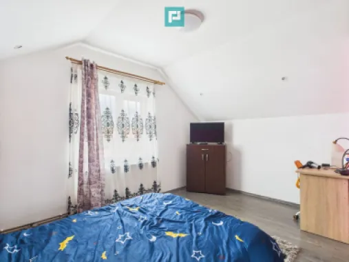 Casă spațioasă cu grădină în Topolovățu Mare