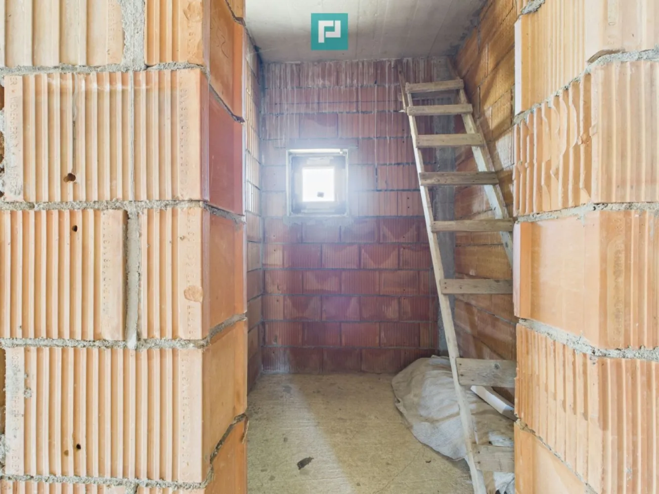 Casă la roșu pe parter - Moșnița Veche