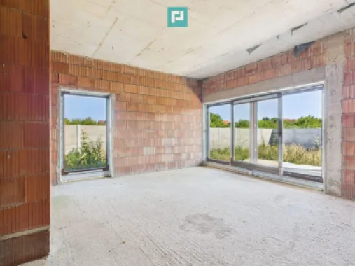 Casă la roșu pe parter - Moșnița Veche