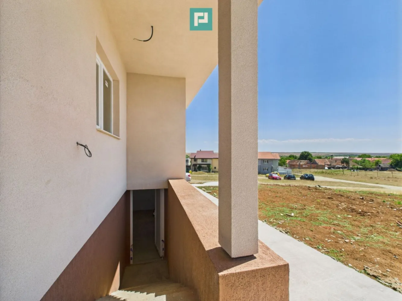 Casă individuală pe parter, Pișchia - Casă individuală pe parter, construită cu suflet – Pișchia, zonă rezidențială nouă Vă prezentăm o proprietate deosebită, situată într-o zonă liniștită și în plină dezvoltare din Pișchia, ideală pentru cei care își doresc confort, intimitate și libertatea de a-și crea acasă după propriul vis. Caracteristici principale: - Suprafață utilă: 100 metri utili, dispusă complet pe parter - Beci generos de 45 mp – perfect pentru depozitare, cramă sau hobby-uri - Teren generos de 804 mp – loc suficient pentru piscină, foișor, grădină sau loc de joacă - Construcție solidă, nu a fost destinată vânzării, ci pentru uz personal – ceea ce garantează o calitate atentă a execuției și materialelor - Poziționare excelentă: aproape de șoseaua principală, dar ferită de agitație Proprietatea se poate achiziționa și la cheie, cu un buget estimat de 40.000 €, stabilit de proprietar, în funcție de preferințele cumpărătorului. Prețul final al proprietății va fi 170 000 €, fără gard inclus. Aceasta este o oportunitate ideală pentru cei care doresc să se mute direct într-o locuință complet finisată, fără grija lucrărilor de amenajare. O proprietate ideală pentru: - Familii cu copii care caută spațiu, aer curat și siguranță - Cupluri care doresc o casă departe de agitația orașului, dar cu acces rapid către Timișoara - Persoane care își doresc o curte mare, personalizabilă după stilul de viață - Clienți care vor să evite compromisurile și să-și pună amprenta proprie asupra finisajelor Această casă este mai mult decât o locuință – este o fundație pentru viitorul tău. Te așteaptă să o transformi în „acasă”! Pentru detalii și programări, nu ezita să mă contactezi Daniela Ianc – Consultant Imobiliar Property Lab telefon : 0722375289 e-mail : daniela.ianc@propertylab.ro CP2610208 }}