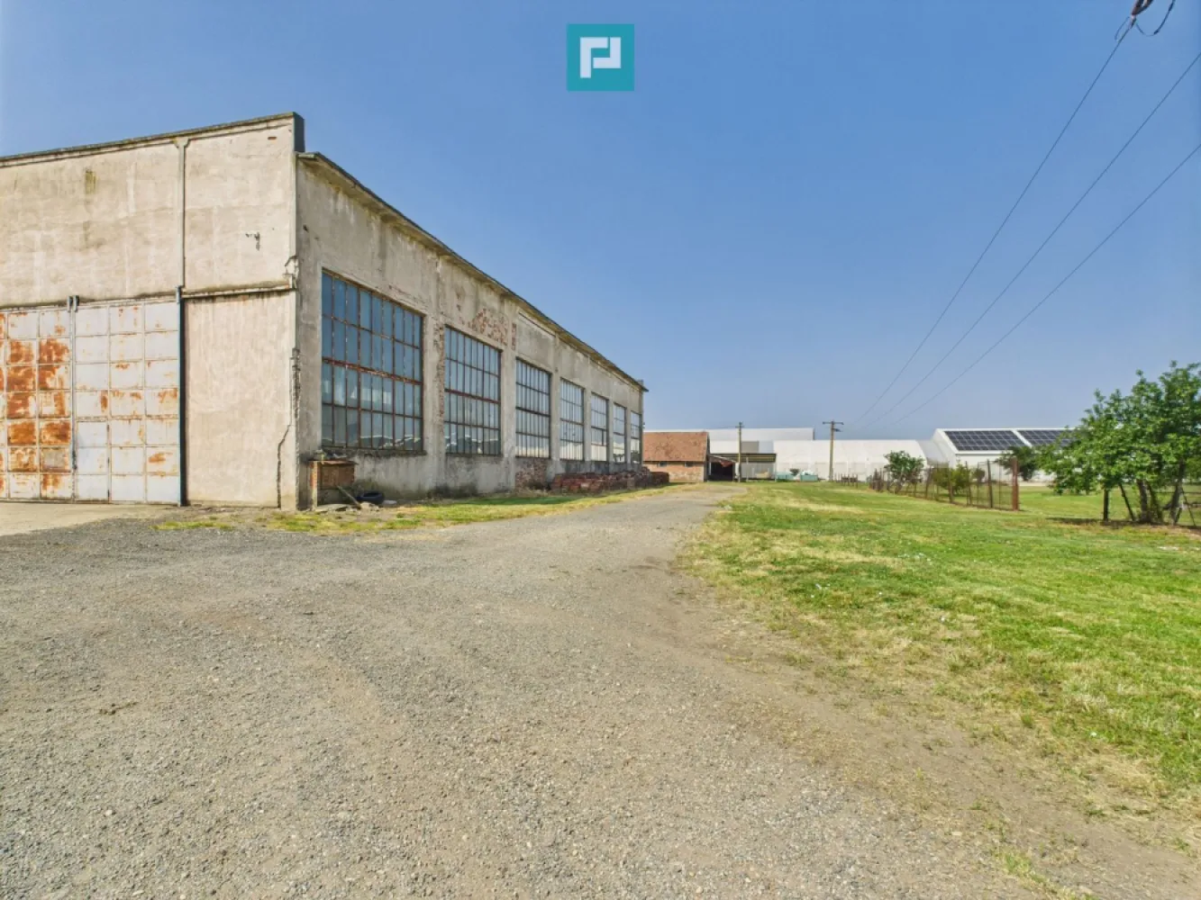 Hală pentru producție - 700 mp utili - Property Lab vă propune spre inchiriere - Hală ideală pentru activități de producție, depozitare sau logistică, având acces facil către infrastructura rutieră principală , situată intr--un complex industrial complet funcțional. La doar 20 km de Timișoara, această proprietate este alegerea perfectă pentru companii care caută spațiu generos, utilități complete și acces excelent. În cadrul unui complex industrial din Orțișoara, vă oferim spre închiriere o hală de producție cu: - Suprafață utilă: 700 mp - Suprafață construită: 840 mp - Dotări: Pod rulant, curent trifazic - Acces: TIR și auto , parcare. - Acces securizat - Utilități: Apă, canal, curent – toate pe proprietate Pentru mai multe detalii și pentru programarea unei vizionări, nu ezitați să ne contactați. Dina Driment – Property Lab Telefon: 0721 869 140 e-mail: dina.driment@propertylab.ro CP2608999 }}