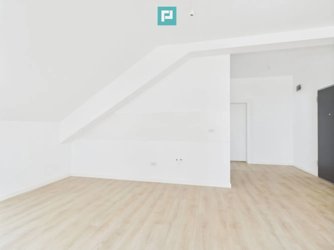 Apartament 3 camere , 2 băi , zona Freidorf - Dacă îți dorești un apartament, bine compartimentat , acest apartament este alegerea ideală. Suprafață utilă: 77.7 mp Terasă generoasă – 20 mp , spațiu perfect pentru relaxare Detalii importante: - 3 camere spațioase - Dressing – loc suficient pentru organizare - Bucătărie și living luminos - Băi bine gândite - Apartamentul este construit din cărămidă – izolat termic si fonic - Centrală termică proprie – eficiență și economie - Tâmplărie PVC și geamurile tripan de calitate superioară Apartamentul se află la mansardă, oferind intimitate și o priveliște deosebită, ideală pentru cei care caută liniște și un spațiu diferit de apartamentele standard. Un apartament la înălțime, pentru cei care apreciază confortul, liniștea și o vedere spectaculoasă. Oferim consultanță gratuită pentru obținerea celui mai avantajos credit! Pentru mai multe informații sau pentru a programa o vizionare: Dina Driment – Consultant Imobiliar Property Lab 0721 869 140 dina.driment@propertylab.ro CP2603105 }}