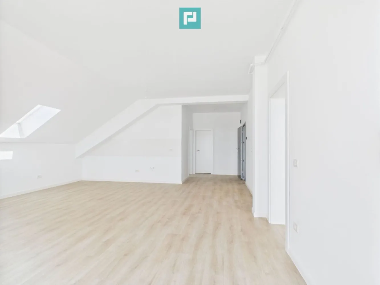 Apartament 3 camere , 2 băi , zona Freidorf - Dacă îți dorești un apartament, bine compartimentat , acest apartament este alegerea ideală. Suprafață utilă: 77.7 mp Terasă generoasă – 20 mp , spațiu perfect pentru relaxare Detalii importante: - 3 camere spațioase - Dressing – loc suficient pentru organizare - Bucătărie și living luminos - Băi bine gândite - Apartamentul este construit din cărămidă – izolat termic si fonic - Centrală termică proprie – eficiență și economie - Tâmplărie PVC și geamurile tripan de calitate superioară Apartamentul se află la mansardă, oferind intimitate și o priveliște deosebită, ideală pentru cei care caută liniște și un spațiu diferit de apartamentele standard. Un apartament la înălțime, pentru cei care apreciază confortul, liniștea și o vedere spectaculoasă. Oferim consultanță gratuită pentru obținerea celui mai avantajos credit! Pentru mai multe informații sau pentru a programa o vizionare: Dina Driment – Consultant Imobiliar Property Lab 0721 869 140 dina.driment@propertylab.ro CP2603105 }}