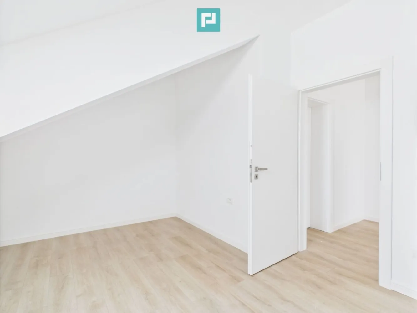 Apartament 3 camere , 2 băi , zona Freidorf