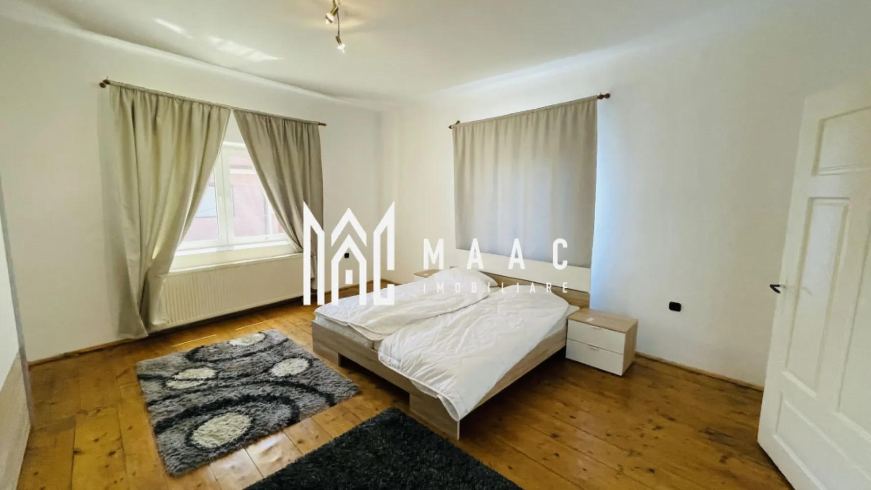 Casa Individuala I 100 MP Utili I teren 600 MP | Turnisor - MAAC Imobiliare vă propune spre vânzare o casă individuală situată în cartierul Turnișor, amplasată într-o zonă liniștită, potrivită pentru locuire, cu acces facil către școli, grădinițe și alte puncte de interes din apropiere.

Locuința are o suprafață utilă de 100 mp și este compartimentată eficient pentru a oferi un spațiu confortabil și funcțional pentru întreaga familie. Compartimentarea interioară include camere bine dimensionate, potrivite atât pentru locuire permanentă, cât și pentru amenajarea unui spațiu modern și practic.
-2 dormitoare
-living
-bucătărie
-baie

Proprietatea este amplasată pe un teren generos de 620 mp, dintre care curtea liberă are o suprafață de aproximativ 480 mp, oferind multiple posibilități de amenajare pentru grădină, zonă de relaxare sau spațiu pentru activități în aer liber.

Casa se află într-o zonă rezidențială liniștită din Turnișor, apreciată pentru accesul facil către unități de învățământ, magazine și alte facilități urbane, fiind o alegere potrivită pentru familiile care își doresc confort și spațiu într-un cadru plăcut.

Pentru mai multe detalii, vă rugăm să menționați telefonic că ați văzut anunțul cu CP1547452.