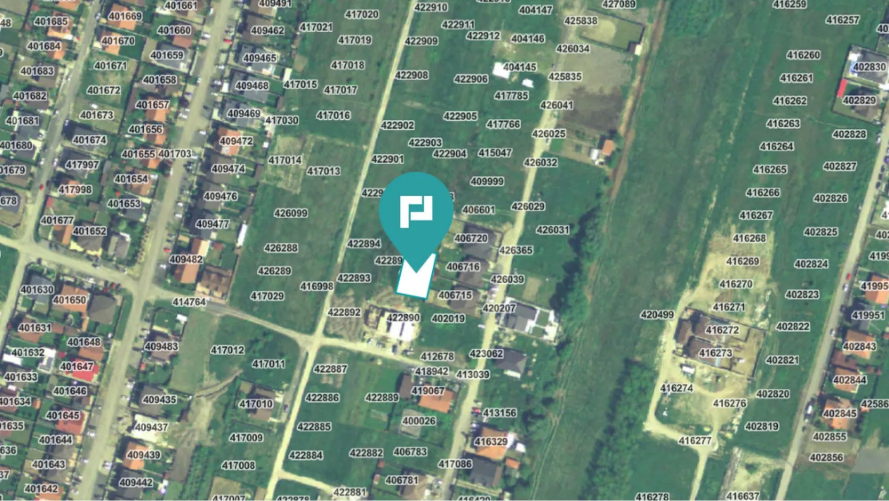 Teren intravilan 720 mp în Moșnița Veche - De vânzare – Teren intravilan 720 mp în Moșnița Veche – ideal pentru duplex sau casă individuală Suprafață teren: 720 mp Deschidere la drum: 18 m Regim de înălțime aprobat: P+1+M Destinație: Curți-construcții Descriere: Teren intravilan situat într-o zonă în continuă dezvoltare din Moșnița Veche – ideal pentru construcția unui duplex sau a unei locuințe individuale. Accesul este facil, zona este liniștită, iar utilitățile (apă, gaz, curent) sunt la limita proprietății. Avantaje: Teren plat, cu gard pe două laturi – pregătit pentru construcție Acces pe drum pietruit, cu proiect de asfaltare și canalizare în derulare Locație atractivă – 10 min de A1, Vecinătăți locuite, atmosferă sigură și prietenoasă Poziționare excelentă, cu acces rapid spre principalele rute din zonă Ideal pentru: Investitori, dezvoltatori sau familii care caută un loc bun pentru o construcție rezidențială aproape de oraș, dar într-un cadru mai aerisit. Pentru mai multe informații sau pentru a programa o vizionare, nu ezitați să mă contactați, Daniela Ianc - Consultant Imobiliar PropertyLab Timișoara Telefon: 0722375289 Mail: daniela.ianc@propertylab.ro Cod Proprietate: CP2592593 }}