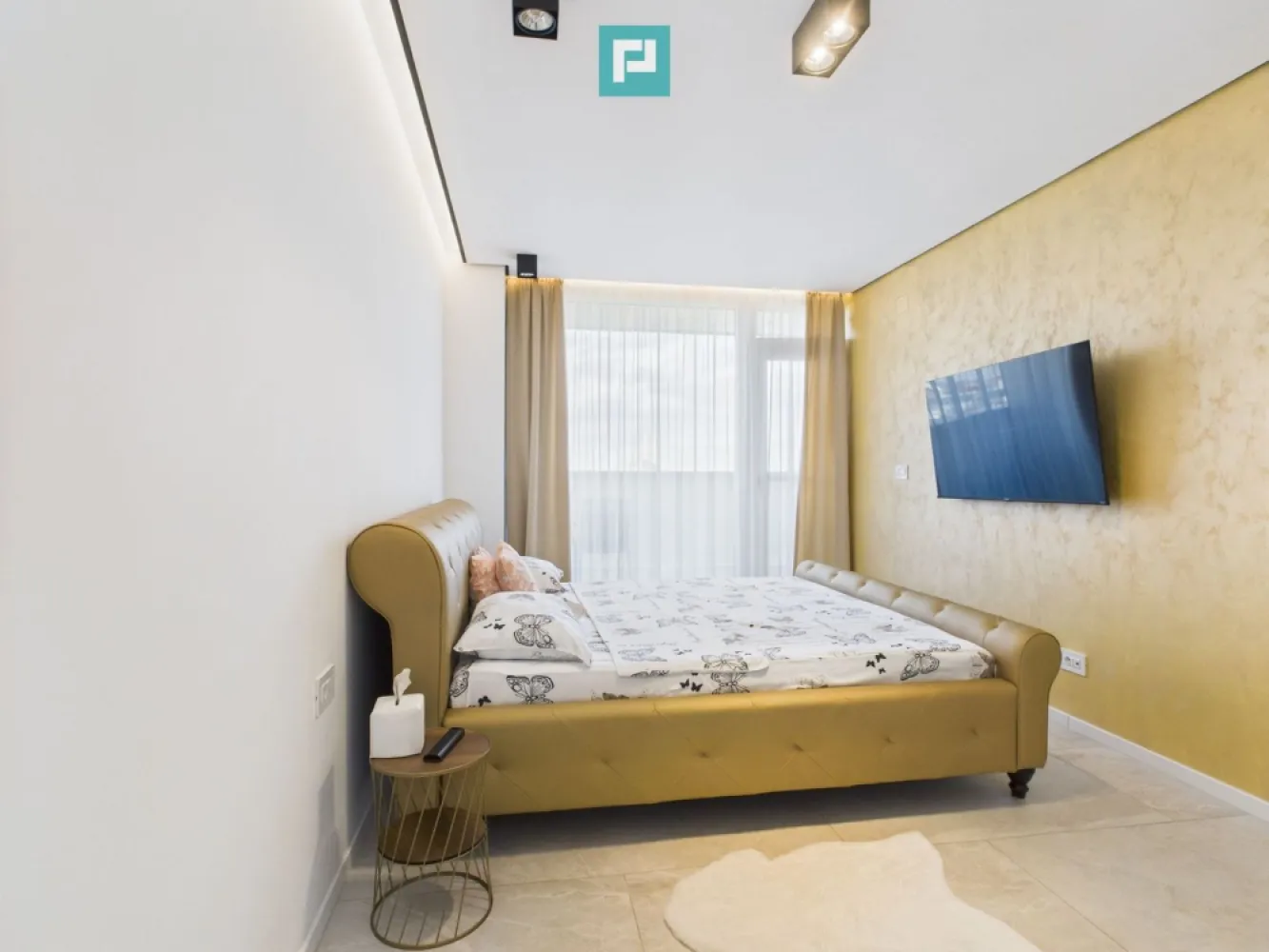 Penthouse premium , Torontalului - Oaza ta de sus - Penthouse premium , Torontalului Oferim spre vânzare un apartament elegant de 106 mp utili, inteligent compartimentat, situat la etajul 9, cu ferestre ample care oferă o priveliște deosebită asupra orașului. Apartamentul se află în Complexul Campeador , o reședință exclusivistă de nouă etaje, amplasată foarte aproape de punctele de interes ale Timișoarei. Aici, te bucuri de un stil de viață dinamic și echilibrat, cu acces rapid la restaurante, cafenele, spații verzi și zone de recreere. Arhitectura și designul inteligent al locuinței creează un ambient rafinat, unde confortul se îmbină perfect cu natura și energia orașului. Confort și Design Apartamentul este proiectat pentru a oferi confort și funcționalitate, dispunând de: - Un hol de acces primitor - Un dormitor matrimonial cu baie proprie, oferind intimitate și confort - Un dormitor suplimentar luminos, ideal pentru familie sau birou acasă - O a doua baie modernă, finisată cu materiale premium - Un living generos cu bucătărie open-space si loc de luat masa, perfect pentru momente petrecute în familie - O terasă de 30 mp, perfectă pentru relaxare în aer liber și pentru a admira priveliștea urbană Un apartament complet mobilat și utilat ,care îți oferă spațiu, lumină și un cadru relaxant pentru familia ta. Pentru mai multe informații si vizionari nu ezitați sa ne contactați ! Dina Driment - consultant imobiliar Property Lab Telefon : 0721869140 e-mail: dina.driment@propertylab.ro CP2588651 }}