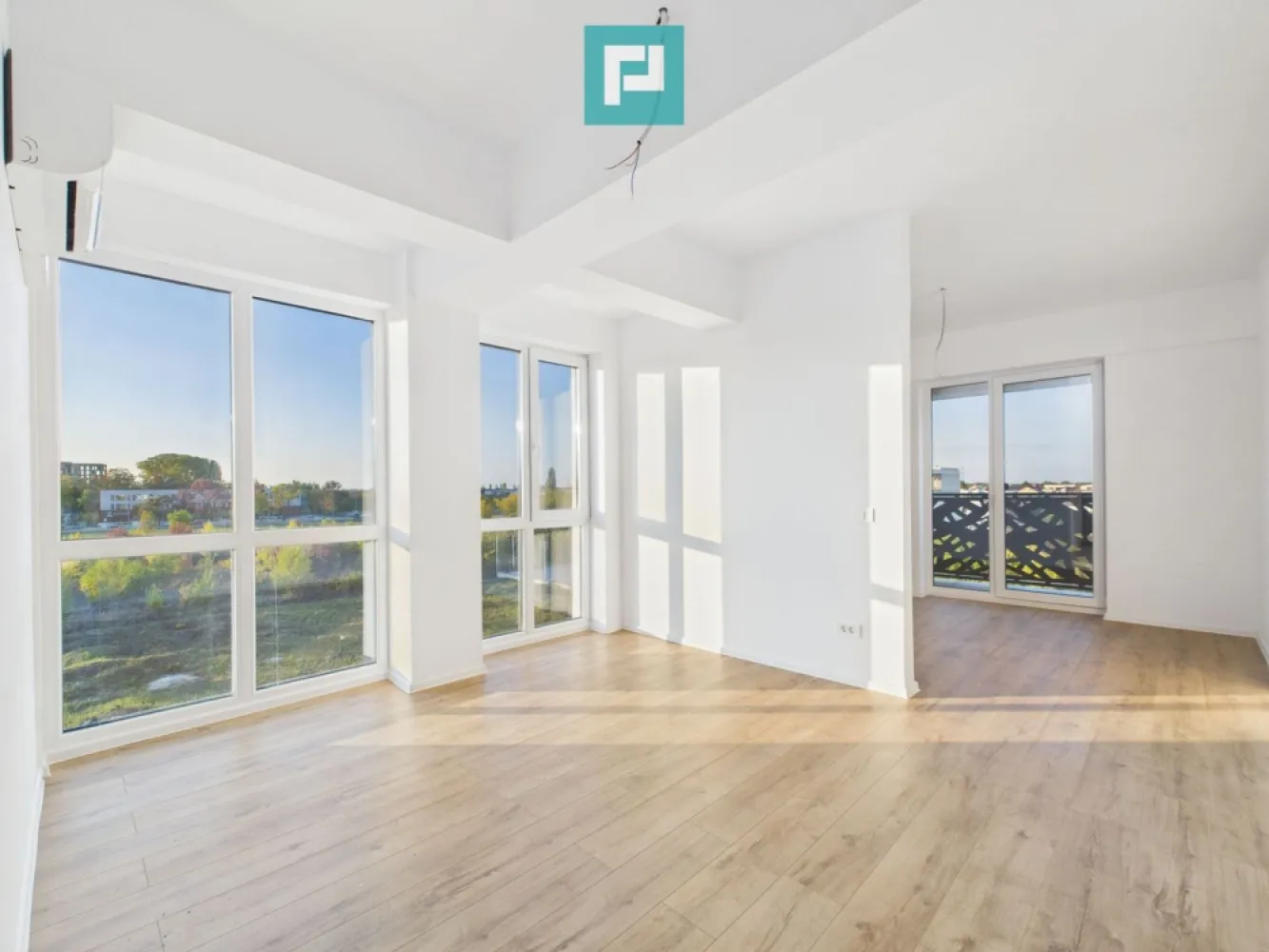 Apartament cu 2 camere | Bloc Nou | Zona Aradului - Apartament cu 2 camere | Construcție Nouă 2025 | Zona Aradului, Timișoara ~ Cauți un apartament modern, bine compartimentat și amplasat într-una dintre cele mai căutate zone din Timișoara ? ~ Acest apartament este ideal pentru tineri profesioniști, cupluri sau pentru o investiție sigură. ~ Caracteristici principale : • Suprafață: ~ 43 mp + balcon ~ 4 mp • Etaj: 3 din 4 • Lift • Clădire finalizată în 2025 • Finisaje moderne • Încălzire în pardoseală și centrală proprie • Baie cu geam • Bucătărie închisă • Geamuri tripan și izolație exterioară • Balcon și vedere panoramică • Loc de parcare subteran - disponibil opțional (9.000 euro) ~ Locație : • Zona Aradului oferă acces rapid la mijloace de transport, supermarketuri, servicii și zone office, fiind una dintre cele mai sigure opțiuni pentru locuire sau investiție. ~ Suna-mă acum pentru detalii suplimentare și vizionări : • Marian Dobre – Consultant Imobiliar PropertyLab Timișoara • Telefon: 0773 700 389 E-mail: marian.dobre@propertylab.ro Cod Proprietate: 2583605 }}