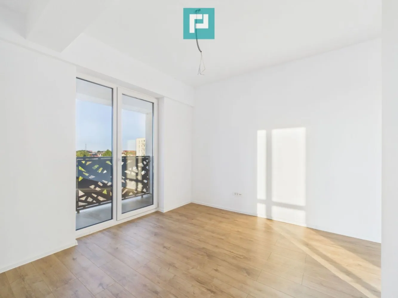 Apartament cu 2 camere | Bloc Nou | Zona Aradului - Apartament cu 2 camere | Construcție Nouă 2025 | Zona Aradului, Timișoara ~ Cauți un apartament modern, bine compartimentat și amplasat într-una dintre cele mai căutate zone din Timișoara ? ~ Acest apartament este ideal pentru tineri profesioniști, cupluri sau pentru o investiție sigură. ~ Caracteristici principale : • Suprafață: ~ 43 mp + balcon ~ 4 mp • Etaj: 3 din 4 • Lift • Clădire finalizată în 2025 • Finisaje moderne • Încălzire în pardoseală și centrală proprie • Baie cu geam • Bucătărie închisă • Geamuri tripan și izolație exterioară • Balcon și vedere panoramică • Loc de parcare subteran - disponibil opțional (9.000 euro) ~ Locație : • Zona Aradului oferă acces rapid la mijloace de transport, supermarketuri, servicii și zone office, fiind una dintre cele mai sigure opțiuni pentru locuire sau investiție. ~ Suna-mă acum pentru detalii suplimentare și vizionări : • Marian Dobre – Consultant Imobiliar PropertyLab Timișoara • Telefon: 0773 700 389 E-mail: marian.dobre@propertylab.ro Cod Proprietate: 2583605 }}