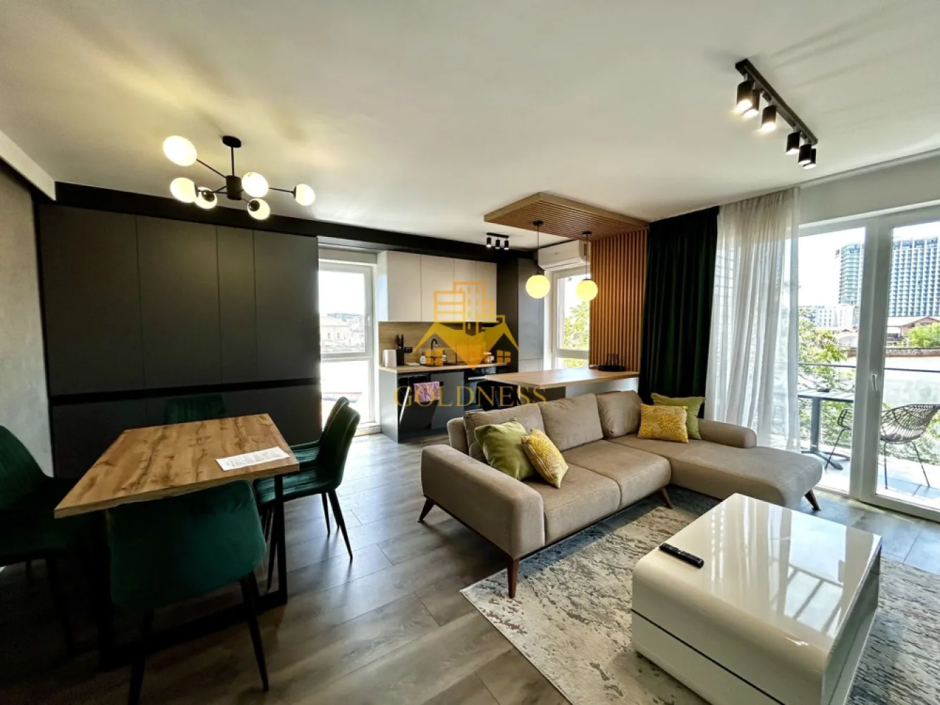 2 Camere Open space, Lidl, Parcare, Marasti, NTT Data, The Office - GOLDNESS Imobiliare vă propune spre închiriere un apartament cu 2 camere complet mobilat și utilat, la etajul 3 într-un imobil de 4 etaje, în Cartierul Marasti.
Parcare subterana inclusa!
Se află în apropierea stațiilor de transport în comun, magazine, restaurante, spații verzi, farmacii, etc. 

Apartamentul este compartimentat astfel:
 - dormitor cu pat matrimonial, dressing, noptiere, balcon 6 mp
 - living cu bucatarie open space complet utilată și mobilată, canapea extensibilă, loc de servit masa, balcon 6 mp
 - baie cu dus walk-in, calorifer port prosop și dulap pentru depozitare.

Imobilul este dotat cu toate cele necesare- centrală proprie, frigider, aragaz, hotă, mașină de spălat haine, etc. 

Dacă sunteți interesați de acest apartament și doriți să îl vizionați, dar și pentru alte oferte nu ezitați să ne contactați telefonic sau prin e-mail. Vă stăm la dispoziție!
Pentru intermediere se percepe un comision de 50% din prețul chiriei!