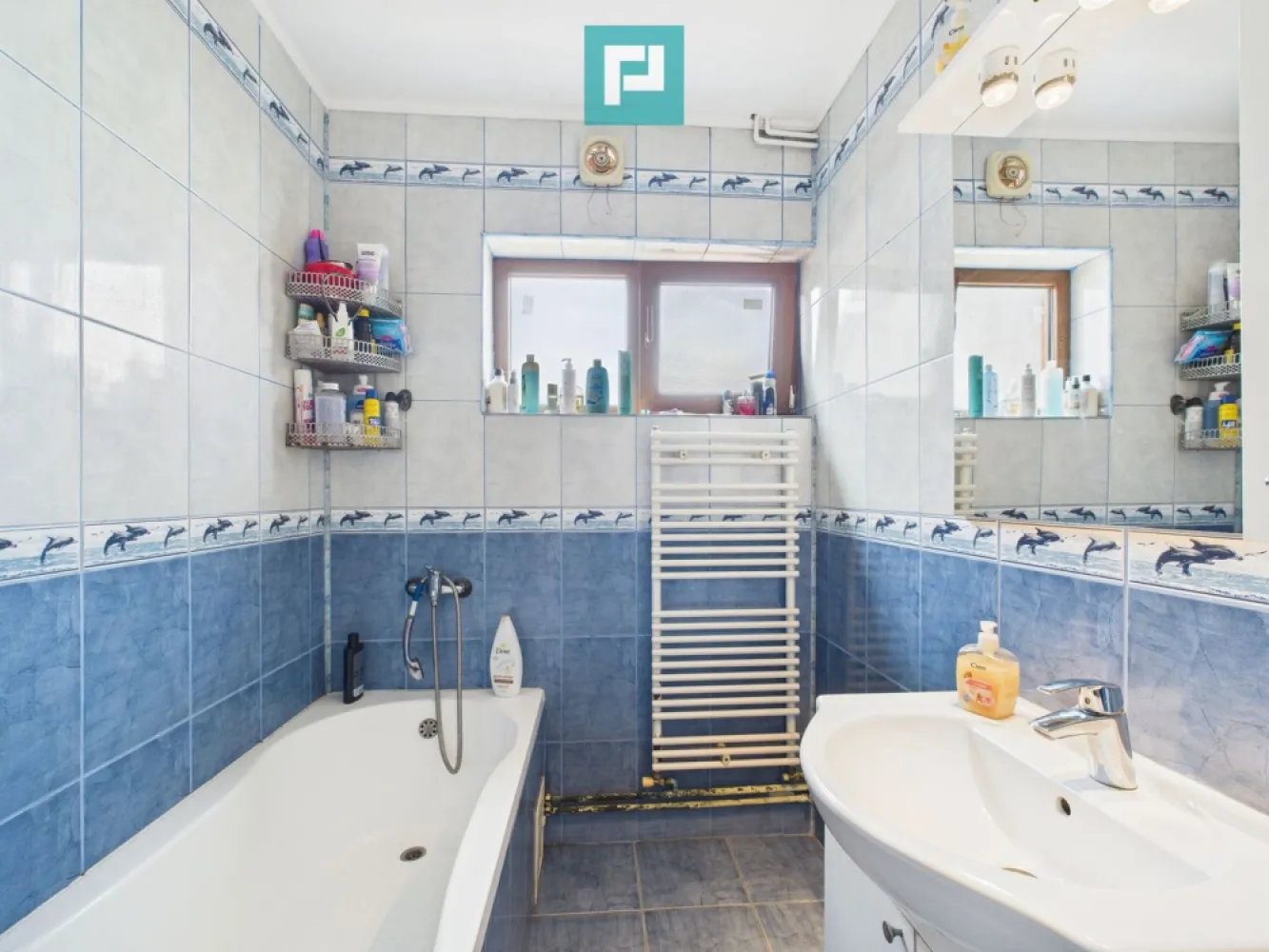 Casă individuală în Săcălaz - 2063 mp teren - Casă individuală cu potențial de investiție în Săcălaz – teren generos de peste 2.000 mp! Property Lab vă propune spre vânzare o proprietate spațioasă și versatilă, situată în localitatea Săcălaz, ideală atât pentru locuință familială cât și pentru dezvoltarea unei afaceri (azil, centru medical, pensiune etc.). Detalii cheie: - Teren: 2.063 mp - Suprafață construită: 336 mp - Suprafață utilă: 252 mp - Compartimentare: - 6 dormitoare - 3 băi (2 la etaj, 1 la parter + baie de serviciu) - Living generos - Bucătărie spațioasă - 2 balcoane, dintre care unul cu terasă Dotări & facilități: - Centrală pe gaz - Racord la canalizare - Grădină foarte mare, ideală pentru relaxare sau extindere - Casă veche în curte, ce poate fi demolată sau renovată - Posibilitate de construire a încă 2 case pe teren Proprietatea beneficiază de planuri detaliate, disponibile în galeria foto. O oportunitate excelentă pentru cei care caută spațiu, intimitate și potențial de dezvoltare într-o zonă liniștită, dar bine conectată cu Timișoara. Contactează-mă pentru mai multe detalii și pentru a programa o vizionare Dina Driment - consultant imobiliar Property Lab telefon: 0721869140 e-mail: dina.driment@propertylab.ro CP 2577512 }}