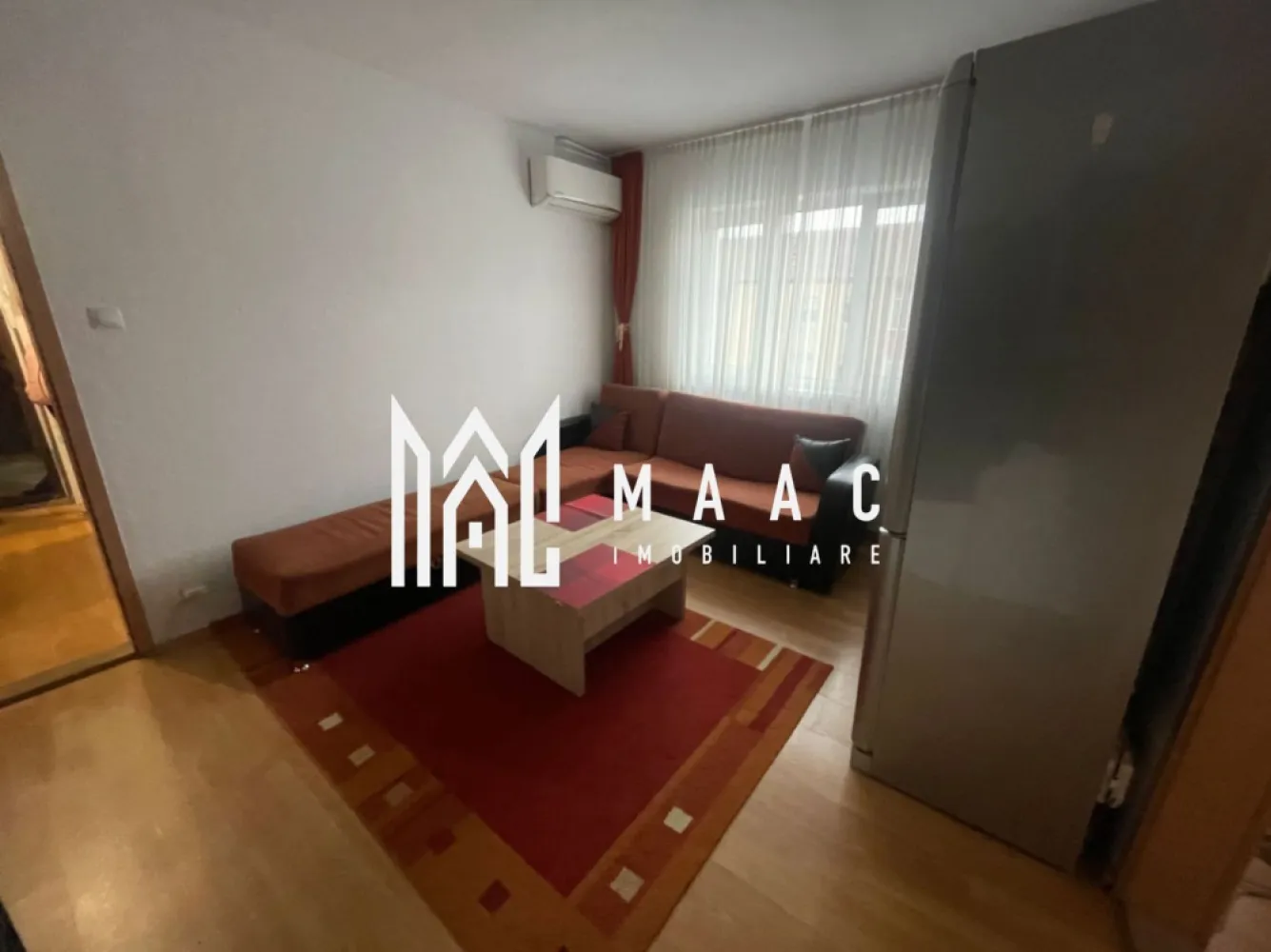 Apartament 2 camere | Mihai Viteazu | Mobilat și utilat | Disponibil imediat | - MAAC Imobiliare vă propune spre închiriere un apartament cu 2 camere semidecomandate, având o suprafață utilă de 36 mp, situat la etajul 4 al unui imobil cu 5 etaje, în zona Mihai Viteazu, în apropierea Colegiul Pedagogic Andrei Șaguna.

Apartamentul este compartimentat practic și este format din:
- living
- dormitor
- bucătărie
- baie
- hol
- cămară

Locuința se închiriază complet mobilată și utilată, fiind disponibilă imediat. 

Poziționarea excelentă oferă acces rapid către stații de autobuz, școli, grădinițe, magazine, farmacii și alte puncte de interes, ceea ce îl face potrivit atât pentru o persoană, cât și pentru un cuplu sau o familie tânără.

Garanție: echivalentul unei chirii

Pentru mai multe detalii sau programarea unei vizionari, nu ezitați să ne contactați specificând ID: CP3129154