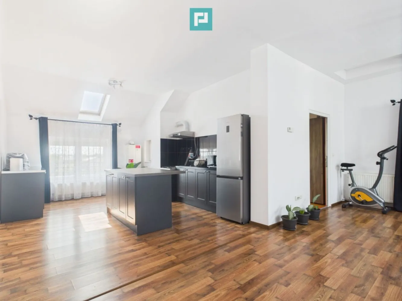 Apartament deosebit cu 3 camere , zona Fratelia