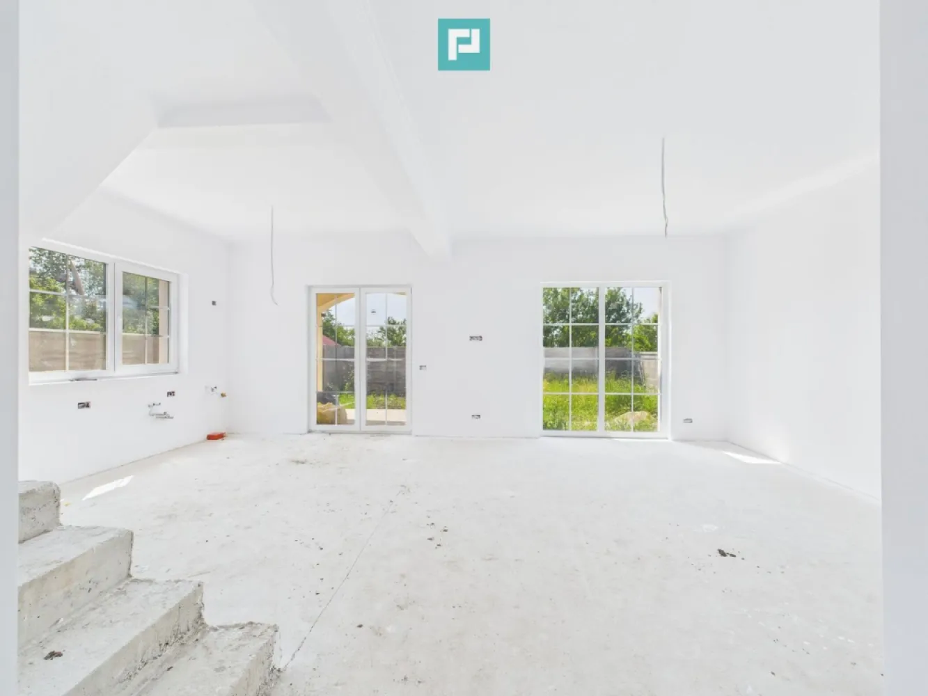 Jumătate de Duplex Modern în Giarmata - De vânzare – Jumătate de Duplex Modern în Giarmata, zonă strategică lângă aeroport și autostradă! Îți prezentăm o proprietate ideală pentru familii sau investitori – o jumătate de duplex, bine compartimentată, spațioasă și eficient construită, într-o zonă aflată în plină dezvoltare. Suprafață utilă: 118,7 mp Teren: 300 mp Compartimentare: P+E+Pod (placă de beton peste etaj) Separare prin cameră tehnică – intimitate și liniște garantată Parter: - Hol de acces - Birou (ideal pentru lucru de acasă) - Baie - Cameră de zi + bucătărie open space - Terasă acoperită de 10 mp – perfectă pentru relaxare Etaj: - 3 dormitoare (unul cu dressing) - Baie principală - Hol generos - Balcon Beneficii și zonă: Utilități: apă, curent, fosă septică Drum asfaltat Acces facil către: Aeroport, Centură, Autostradă Zonă liniștită, în plină expansiune – ideală pentru locuit sau închiriat Prețul este de 165000 de euro la cheie. O casă bine gândită, cu spațiu pentru confort, intimitate și funcționalitate, la doar câteva minute de marile puncte de interes ale Timișoarei. Descoperă un loc care îmbină liniștea unei comunități cu accesul rapid către oraș și infrastructură majoră! Pentru mai multe detalii sau pentru a programa o vizionare, nu ezitați să mă contactați! Dina Driment – Consultant Imobiliar Property Lab 0721 869 140 dina.driment@propertylab.ro CP2558987 }}