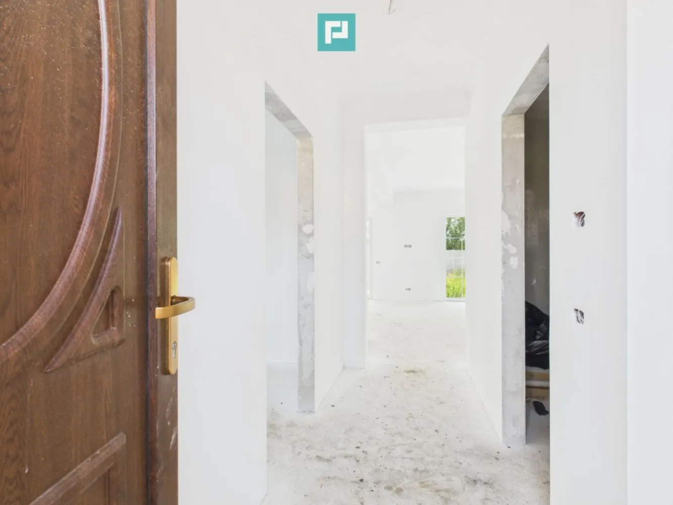 Jumătate de Duplex Modern în Giarmata - De vânzare – Jumătate de Duplex Modern în Giarmata, zonă strategică lângă aeroport și autostradă! Îți prezentăm o proprietate ideală pentru familii sau investitori – o jumătate de duplex, bine compartimentată, spațioasă și eficient construită, într-o zonă aflată în plină dezvoltare. Suprafață utilă: 118,7 mp Teren: 300 mp Compartimentare: P+E+Pod (placă de beton peste etaj) Separare prin cameră tehnică – intimitate și liniște garantată Parter: - Hol de acces - Birou (ideal pentru lucru de acasă) - Baie - Cameră de zi + bucătărie open space - Terasă acoperită de 10 mp – perfectă pentru relaxare Etaj: - 3 dormitoare (unul cu dressing) - Baie principală - Hol generos - Balcon Beneficii și zonă: Utilități: apă, curent, fosă septică Drum asfaltat Acces facil către: Aeroport, Centură, Autostradă Zonă liniștită, în plină expansiune – ideală pentru locuit sau închiriat Prețul este de 165000 de euro la cheie. O casă bine gândită, cu spațiu pentru confort, intimitate și funcționalitate, la doar câteva minute de marile puncte de interes ale Timișoarei. Descoperă un loc care îmbină liniștea unei comunități cu accesul rapid către oraș și infrastructură majoră! Pentru mai multe detalii sau pentru a programa o vizionare, nu ezitați să mă contactați! Dina Driment – Consultant Imobiliar Property Lab 0721 869 140 dina.driment@propertylab.ro CP2558987 }}